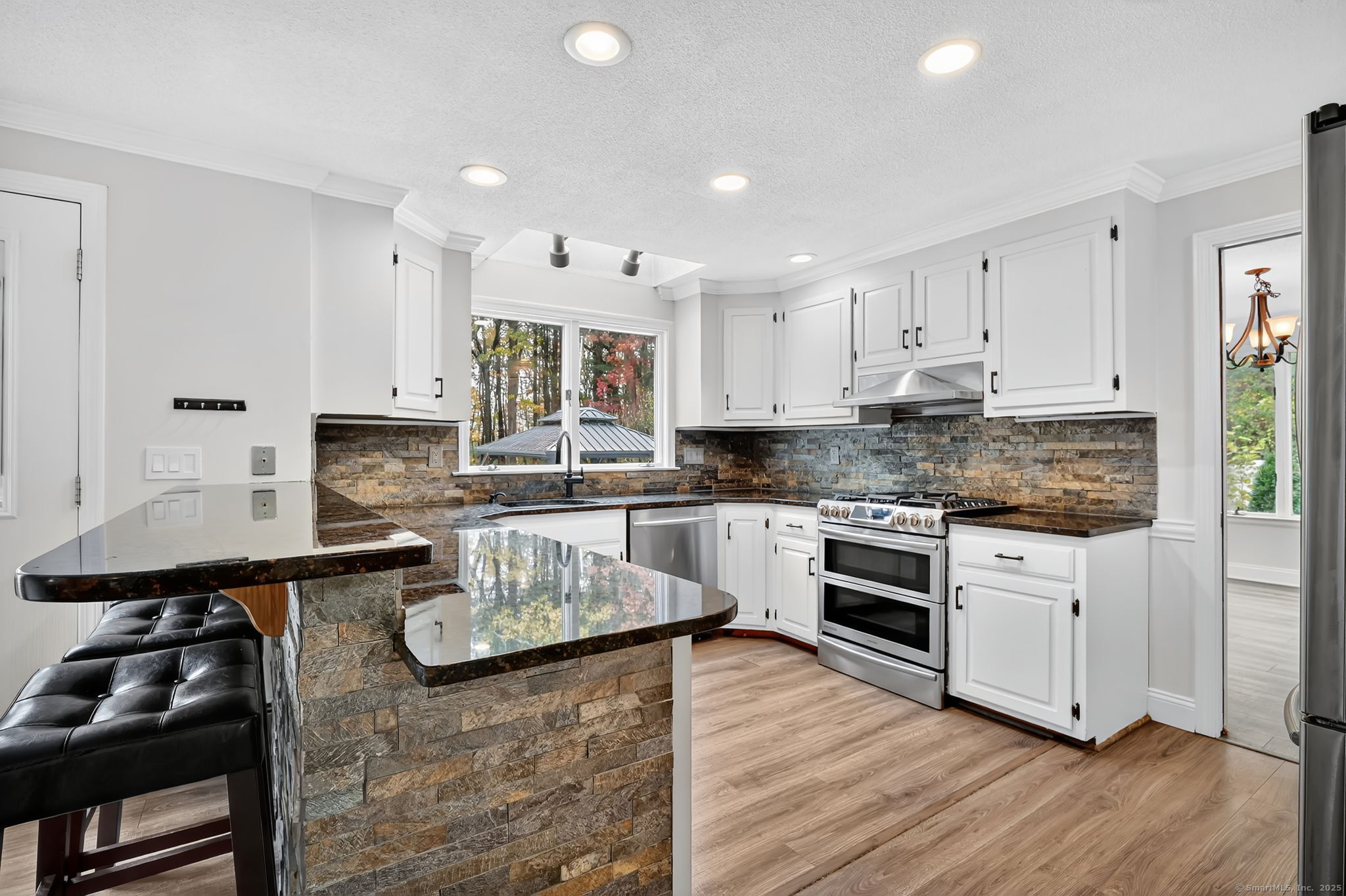 Windsor, Connecticut 06095, United States, 5 Bedrooms Bedrooms, ,4 BathroomsBathrooms,Residential,Active,239312