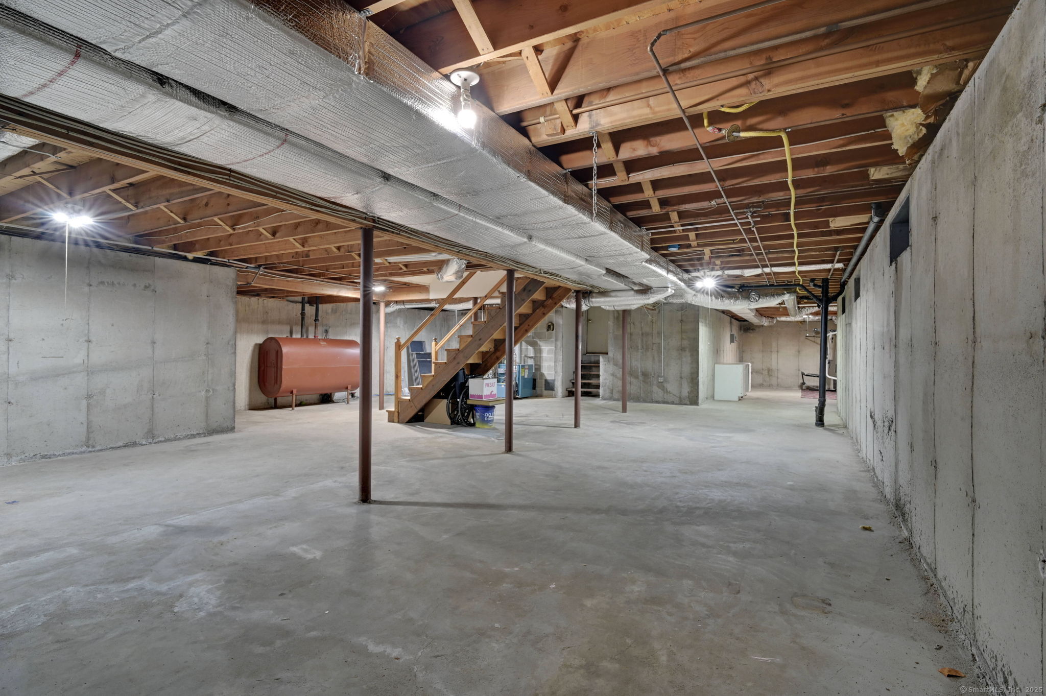 Windsor, Connecticut 06095, United States, 5 Bedrooms Bedrooms, ,4 BathroomsBathrooms,Residential,Active,239312