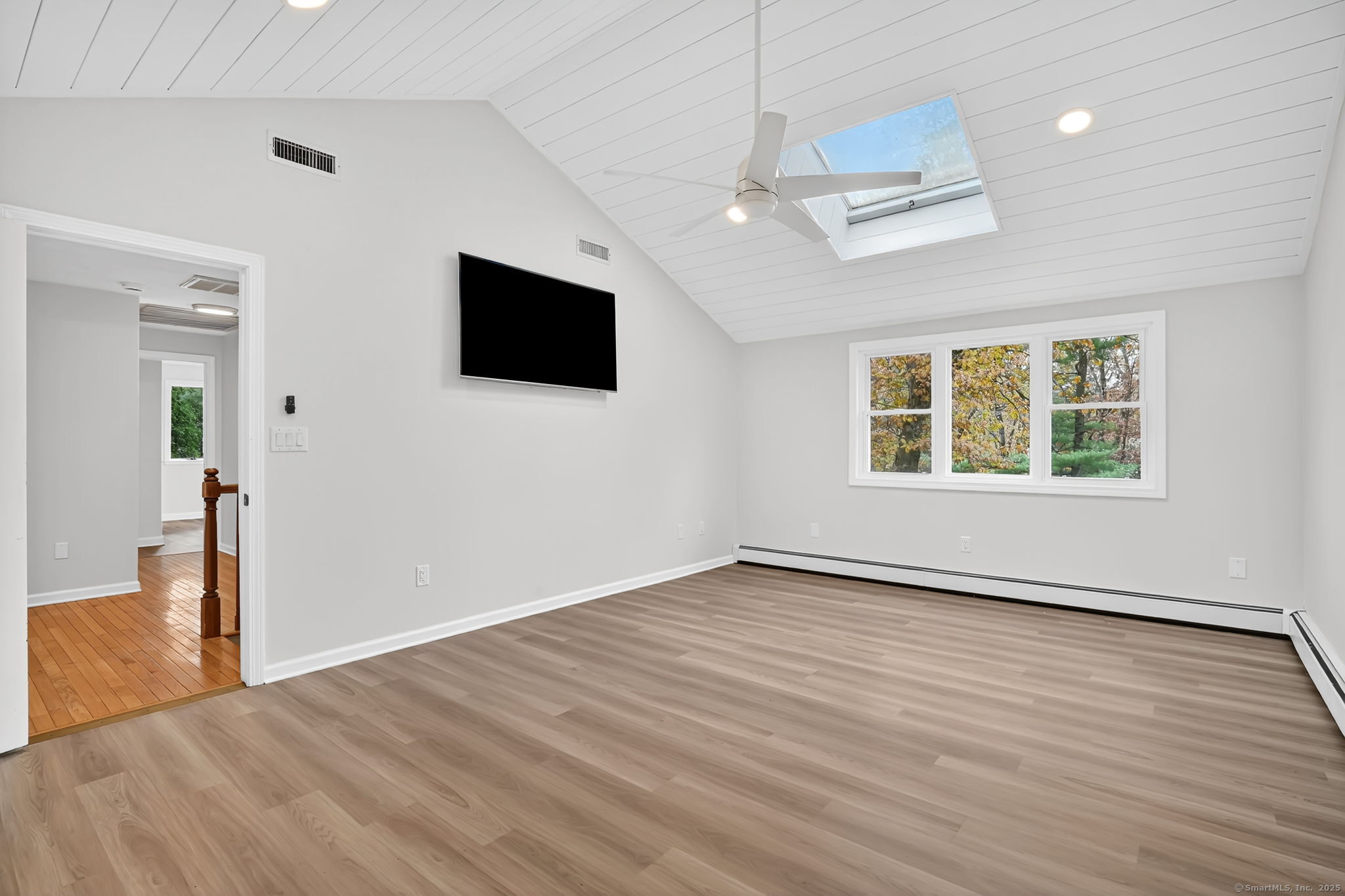 Windsor, Connecticut 06095, United States, 5 Bedrooms Bedrooms, ,4 BathroomsBathrooms,Residential,Active,239312