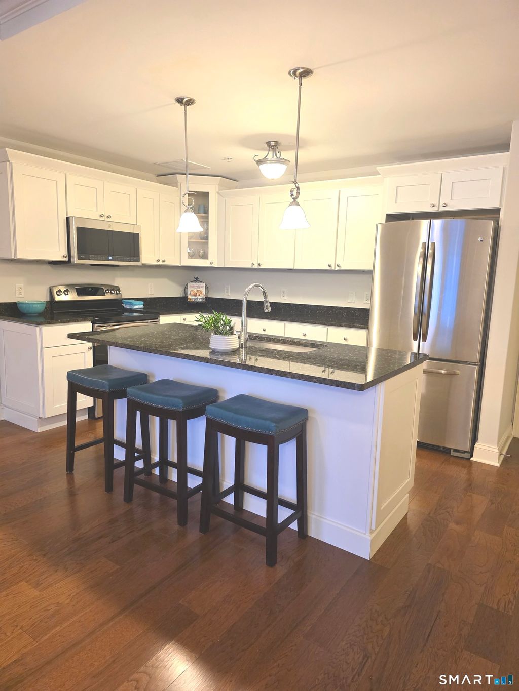 Photo of 461 Bank Street #606, New London, CT 06320 (MLS # 24145102)