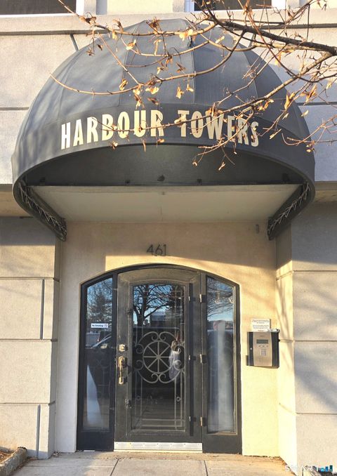 Photo of 461 Bank Street #606, New London, CT 06320 (MLS # 24145102)