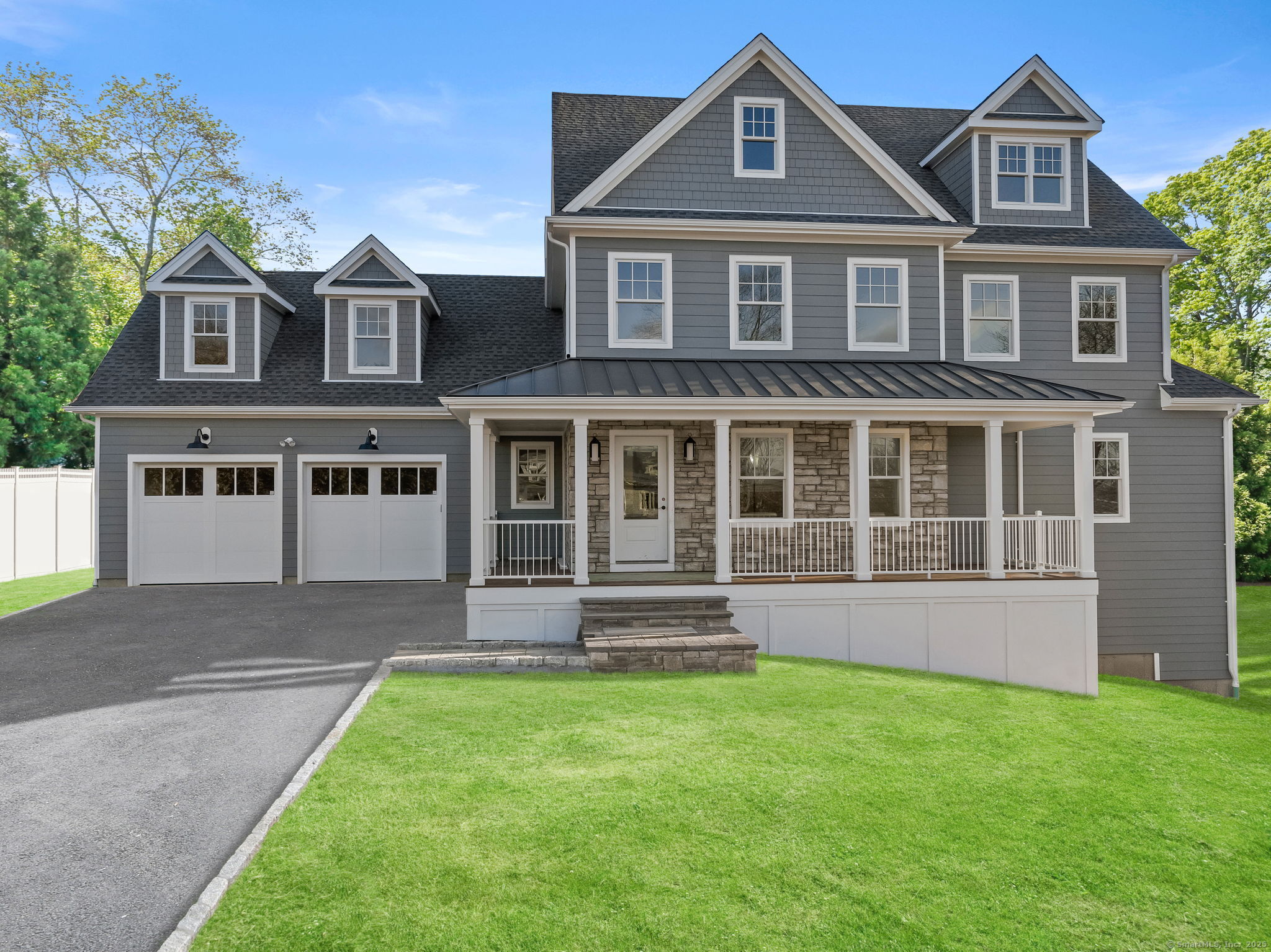 Lakeview Drive, Fairfield, Connecticut - 5 Bedrooms  
5 Bathrooms  
12 Rooms - 