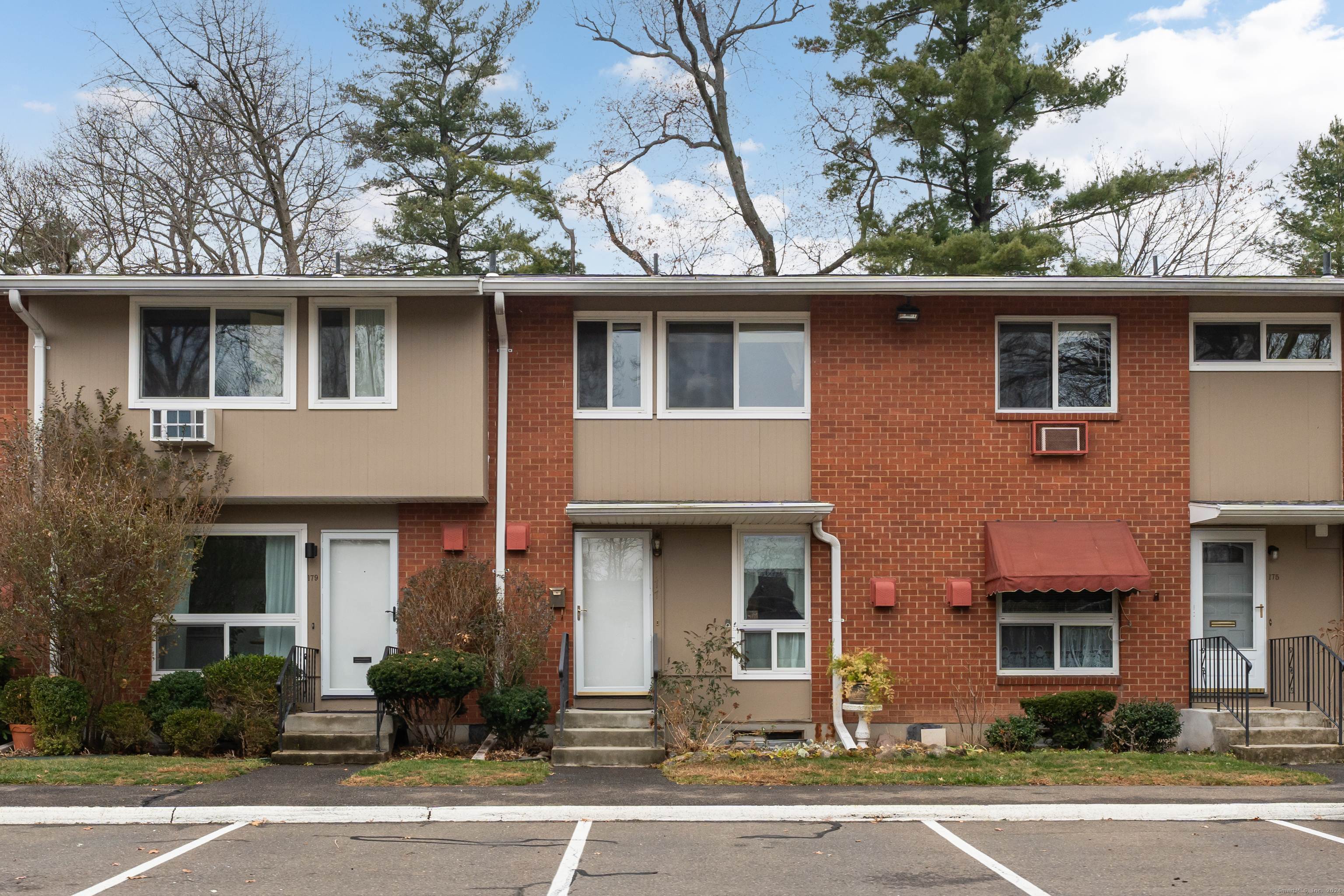 Property for Sale at 177 Worth Avenue 177, Hamden, Connecticut - Bedrooms: 2 
Bathrooms: 2 
Rooms: 5  - $140,000