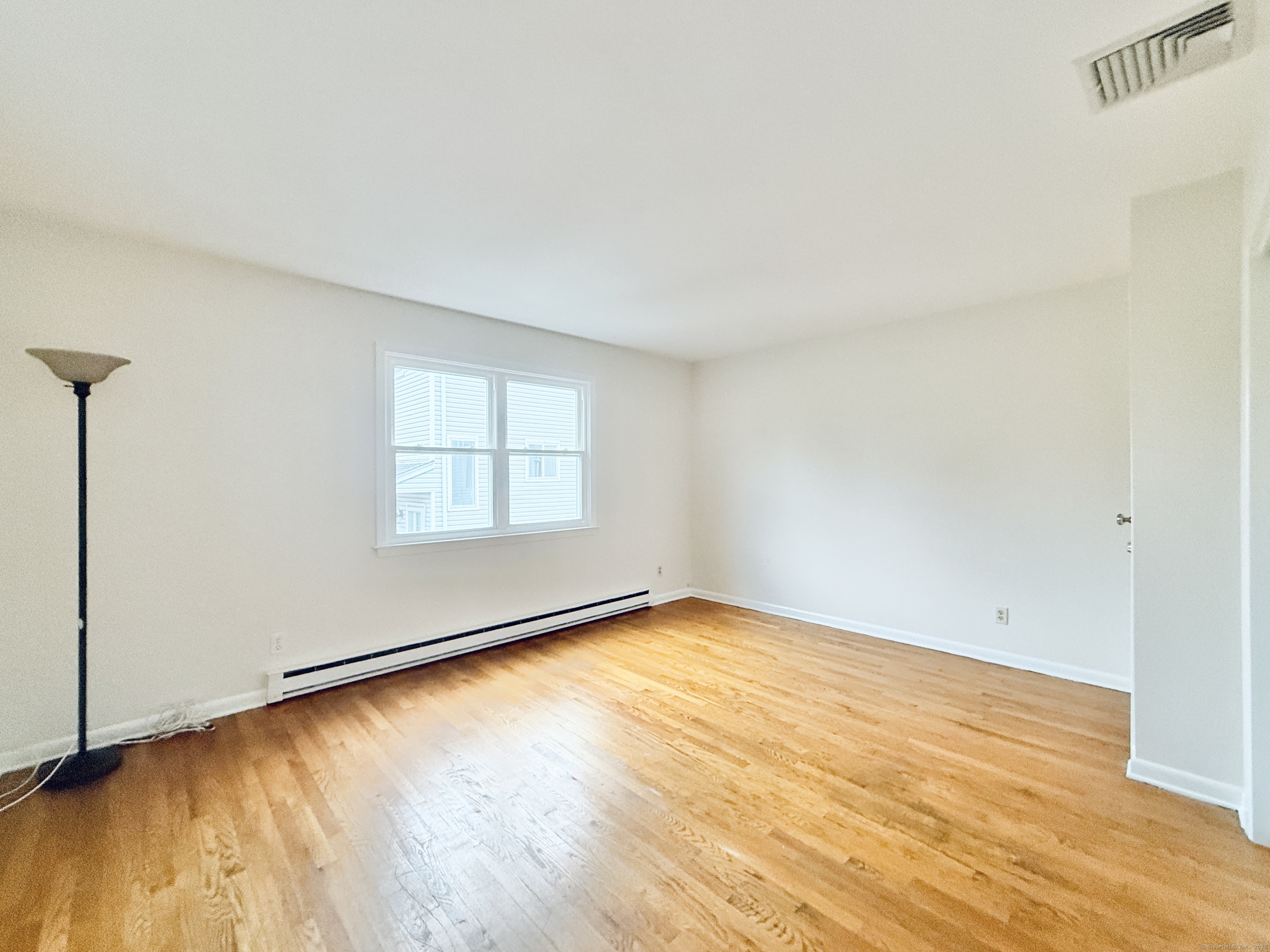 Stamford, Connecticut 06902, United States, 2 Bedrooms Bedrooms, ,1 BathroomBathrooms,Residential,Active,154066