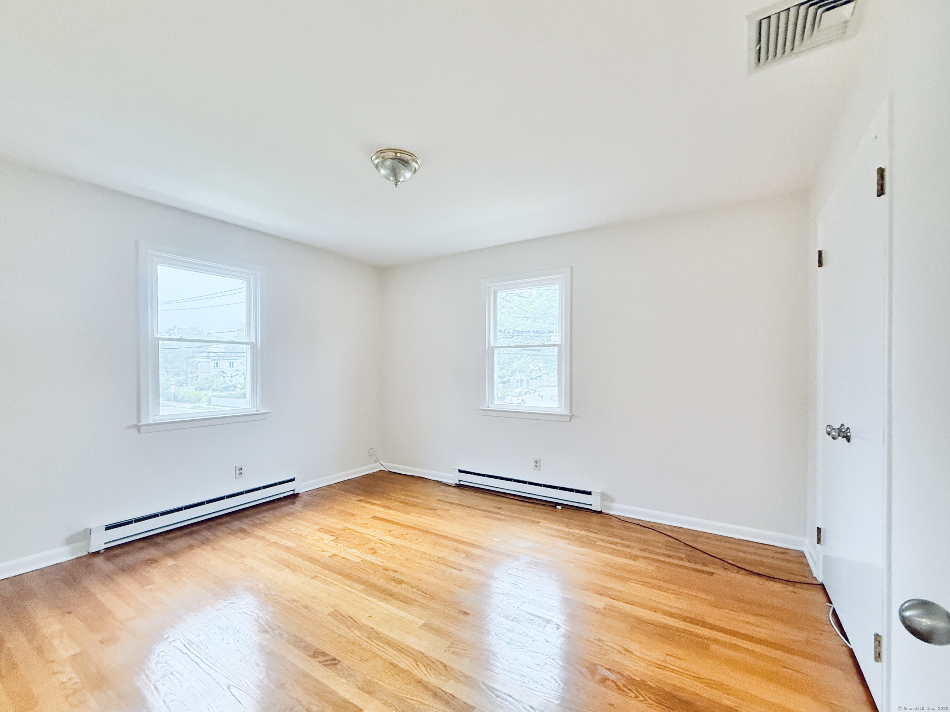 Stamford, Connecticut 06902, United States, 2 Bedrooms Bedrooms, ,1 BathroomBathrooms,Residential,Active,154066