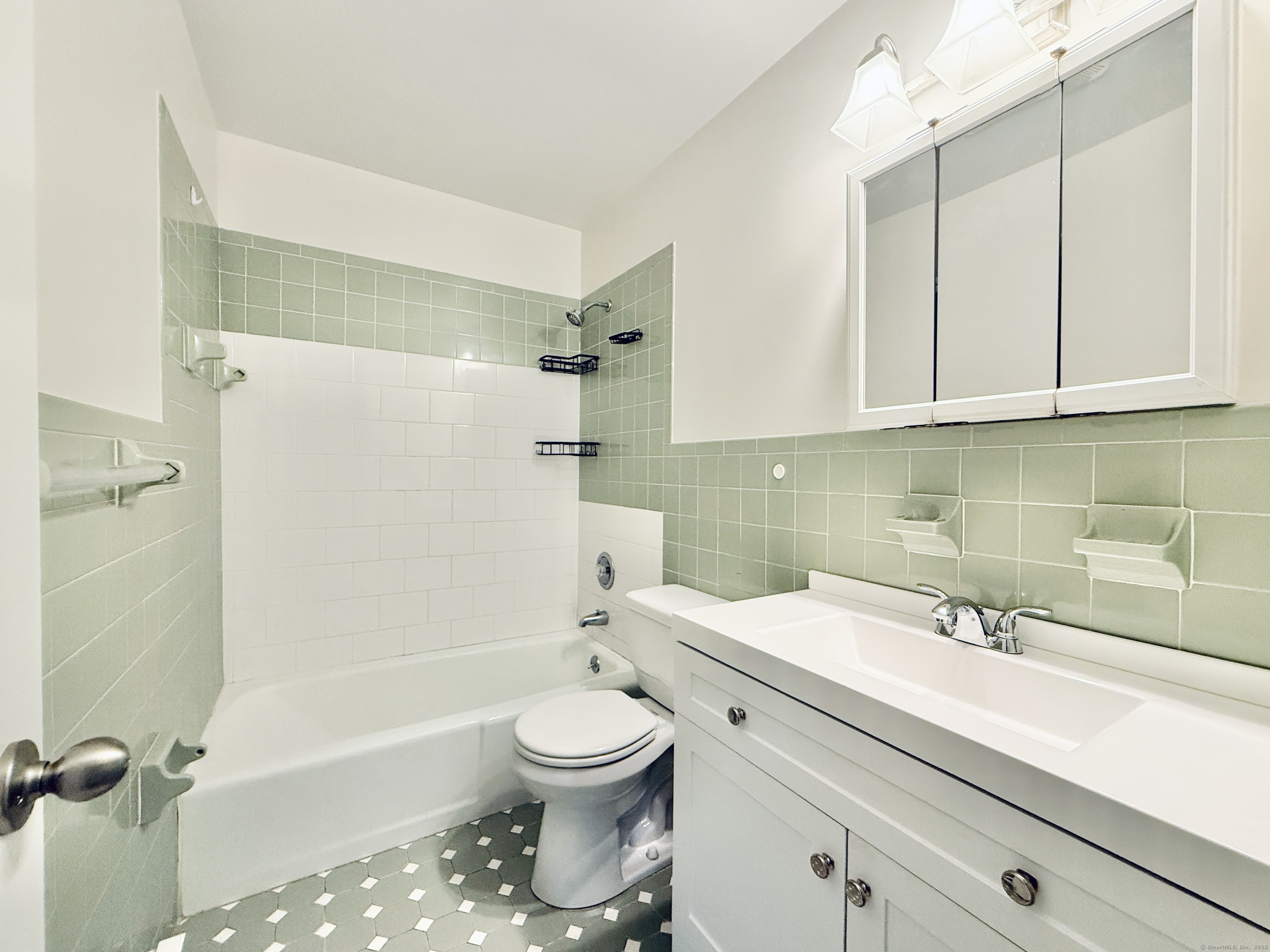 Stamford, Connecticut 06902, United States, 2 Bedrooms Bedrooms, ,1 BathroomBathrooms,Residential,Active,154066