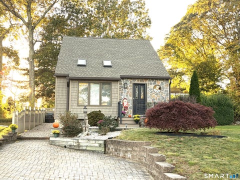 Photo of 32 S Edgewood Road, East Lyme, CT 06357 (MLS # 24216920)