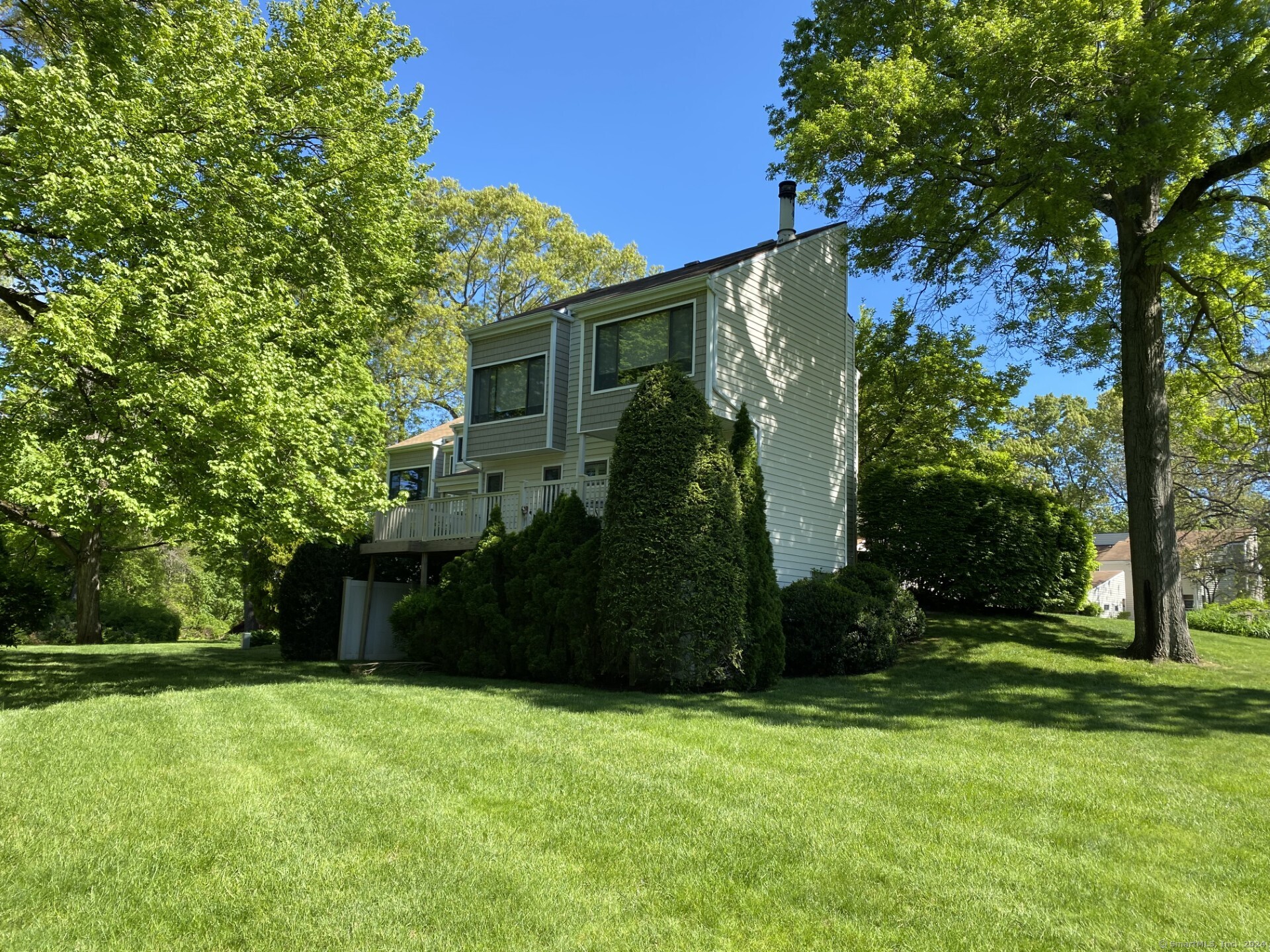 14 Currier Court 14, Cheshire, Connecticut - 3 Bedrooms  
4 Bathrooms  
6 Rooms - 
