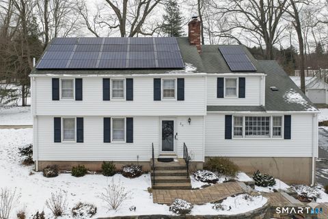 Photo of 25 Hunter Lane, Glastonbury, CT 06033 (MLS # 24145933)