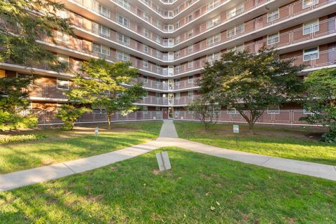 Tiny photo for 91 Strawberry Hill Avenue #APT 1022, Stamford, CT 06902 (MLS # 24131753)