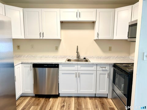 Condo For Rent - 50 E Hill Road #3L<br/> Hartford County, Canton, CT 06019