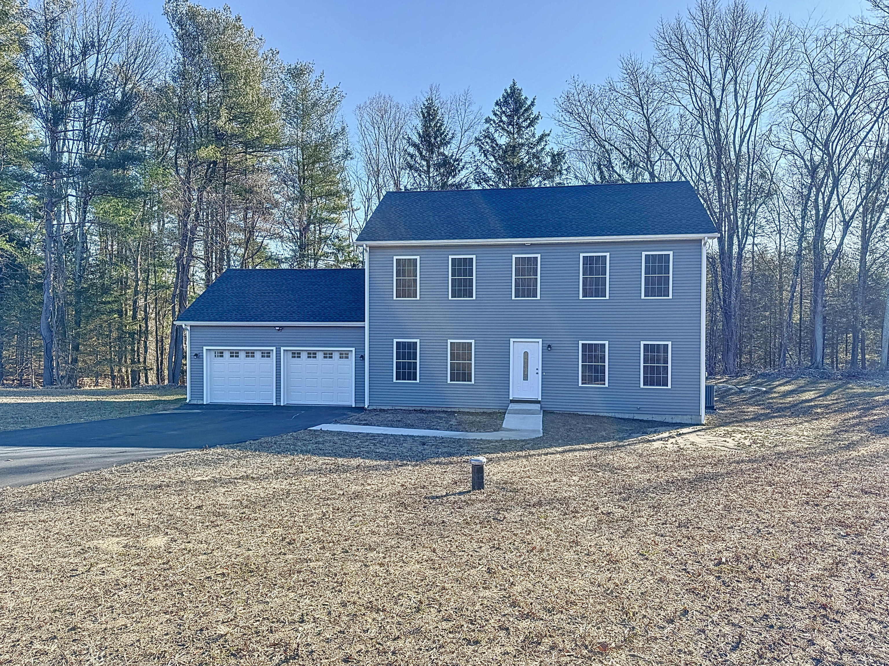 Heather Lyn Drive, Norwich, Connecticut - 3 Bedrooms  
3 Bathrooms  
6 Rooms - 