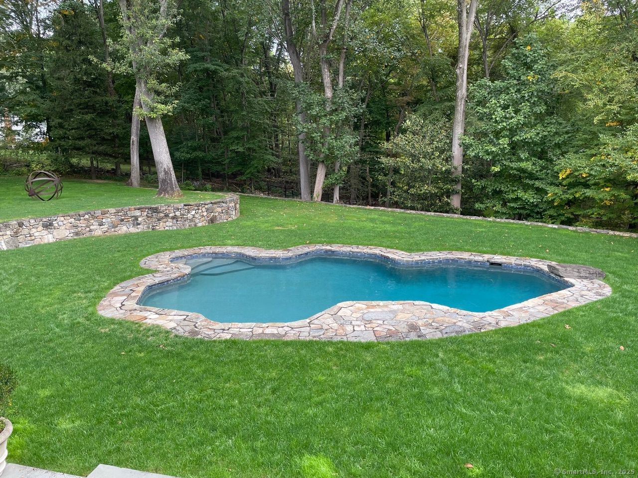 33 Stonehenge Drive, New Canaan, Connecticut image 2