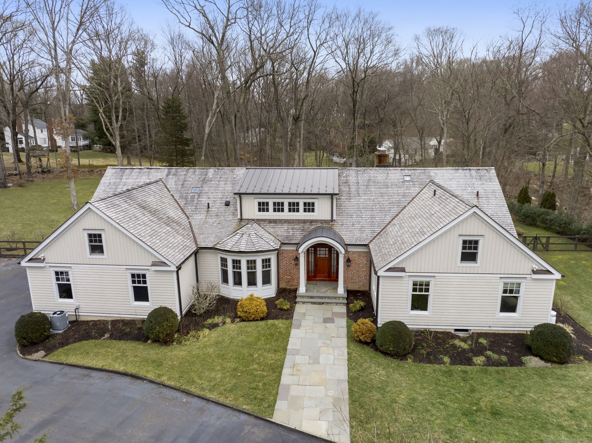 Stonehenge Drive, New Canaan, Connecticut - 6 Bedrooms  
6.5 Bathrooms  
14 Rooms - 