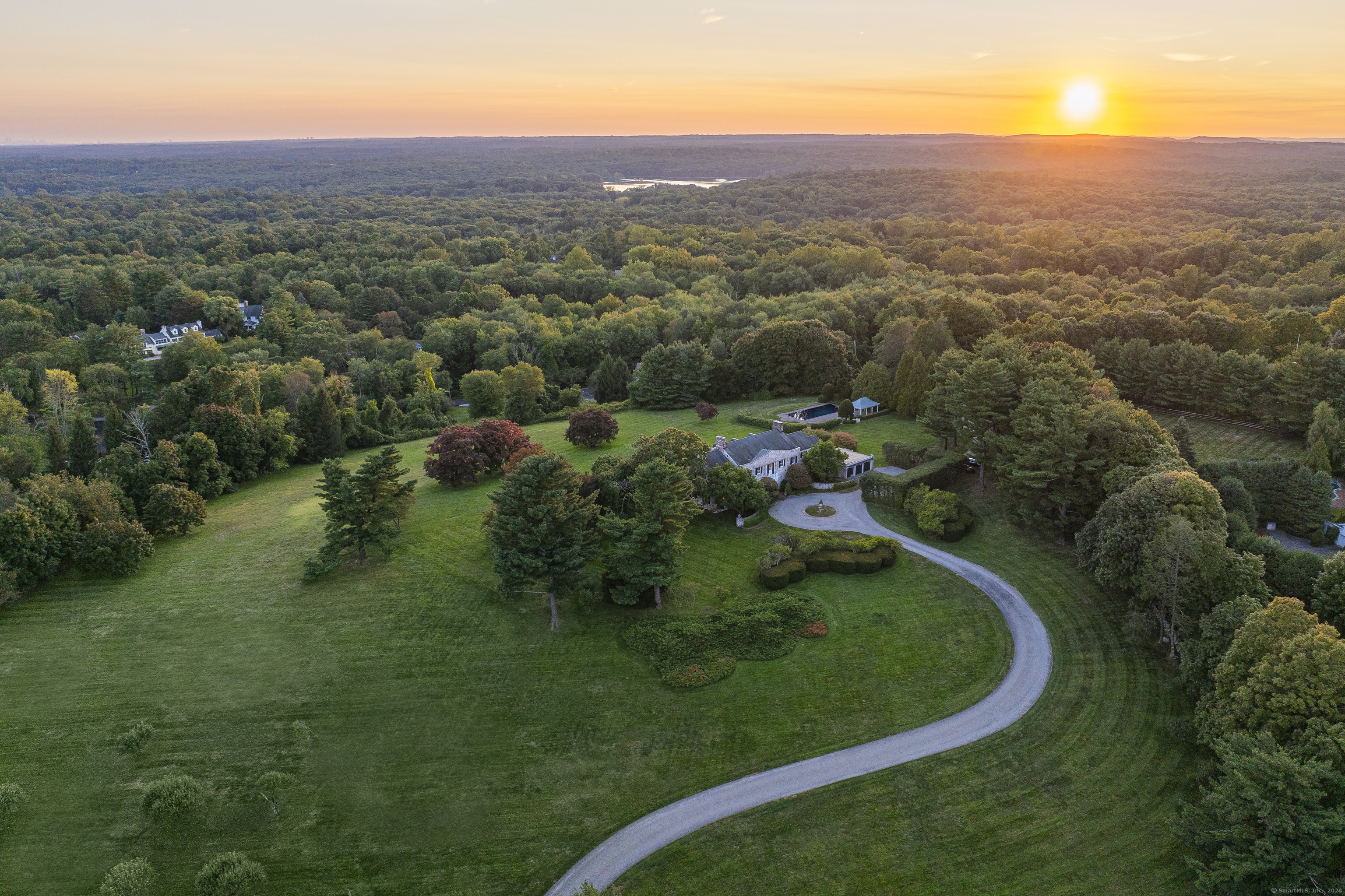 Oenoke Ridge, New Canaan, Connecticut - 7 Bedrooms  
7 Bathrooms  
15 Rooms - 