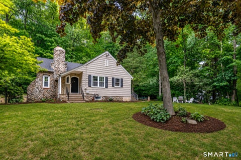 Homes For Sale - 818 Middlebury Road<br/> New Haven County, Middlebury, CT 06762
