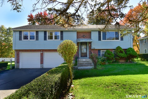 Photo of 132 Ridge Crest Circle, Wethersfield, CT 06109 (MLS # 24210301)
