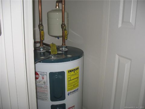 Tiny photo for 7 New Street #305, Danbury, CT 06810 (MLS # 24143103)