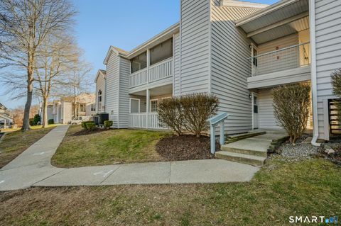 Photo of 75 Crown Knoll Court #APT 107, Groton, CT 06340 (MLS # 24146242)