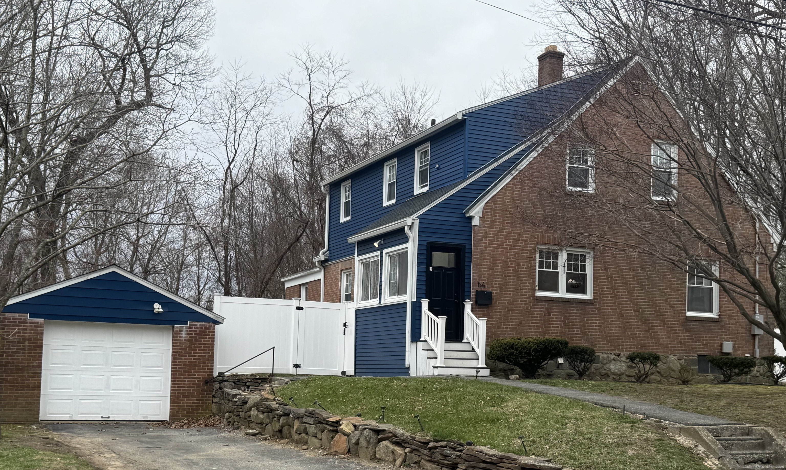 Harrison Avenue, Torrington, Connecticut - 5 Bedrooms  
2 Bathrooms  
9 Rooms - 