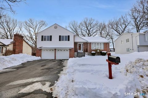 Photo of 110 Heritage Drive, Waterbury, CT 06708 (MLS # 24152663)