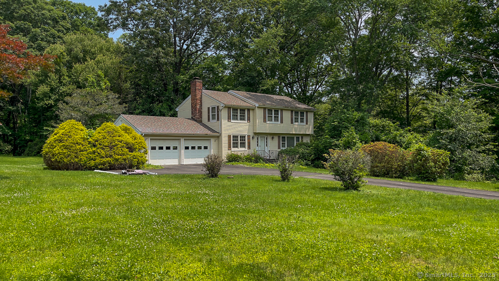 Arapaho Road, Brookfield, Connecticut - 4 Bedrooms  
3 Bathrooms  
8 Rooms - 