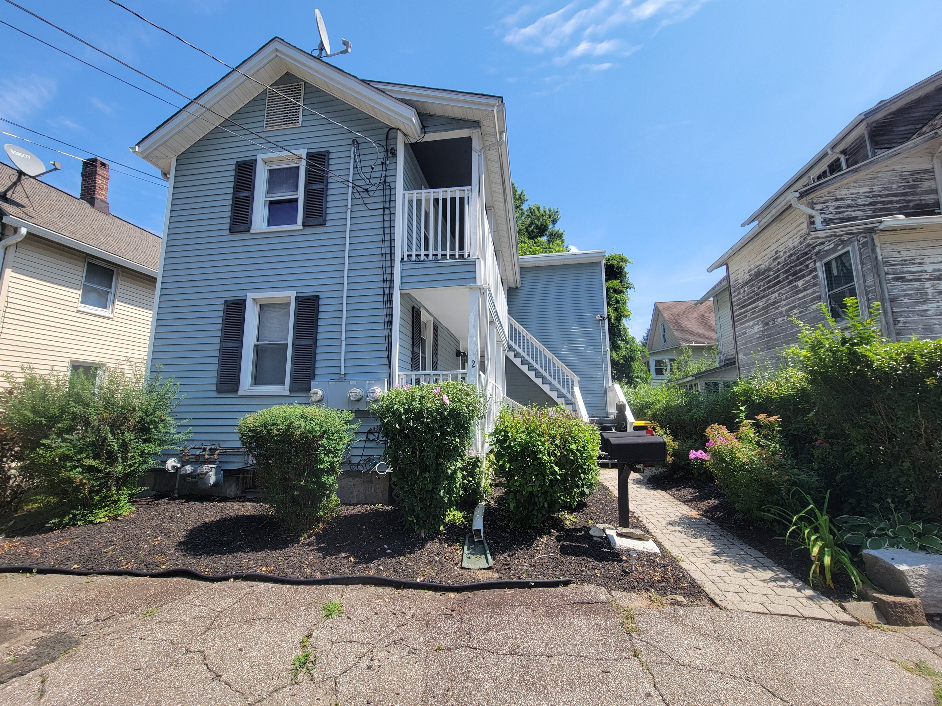 2 Smith Street 2, Ansonia, Connecticut - 2 Bedrooms  
1 Bathrooms  
4 Rooms - 