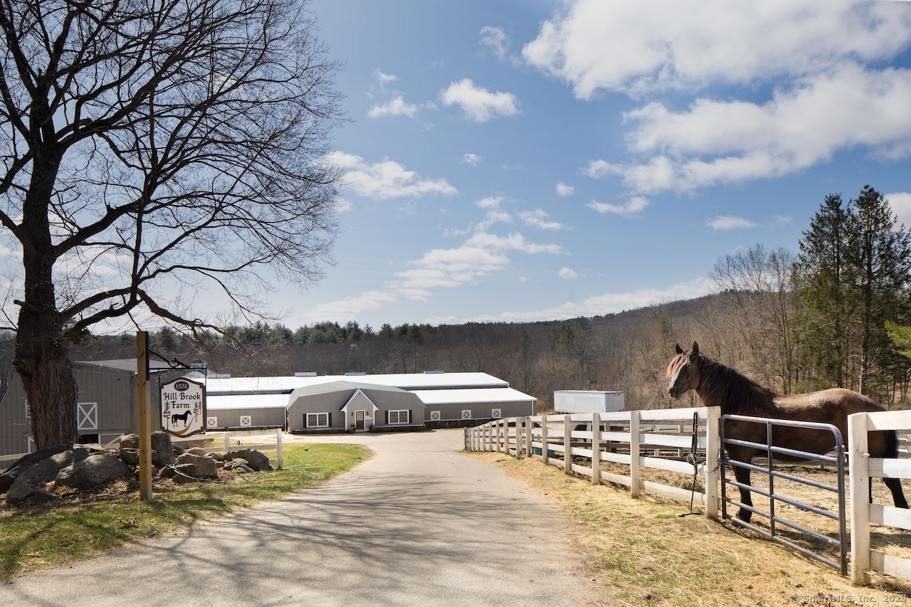 Bantam Road, Litchfield, Connecticut - 3 Bedrooms  
3 Bathrooms  
8 Rooms - 