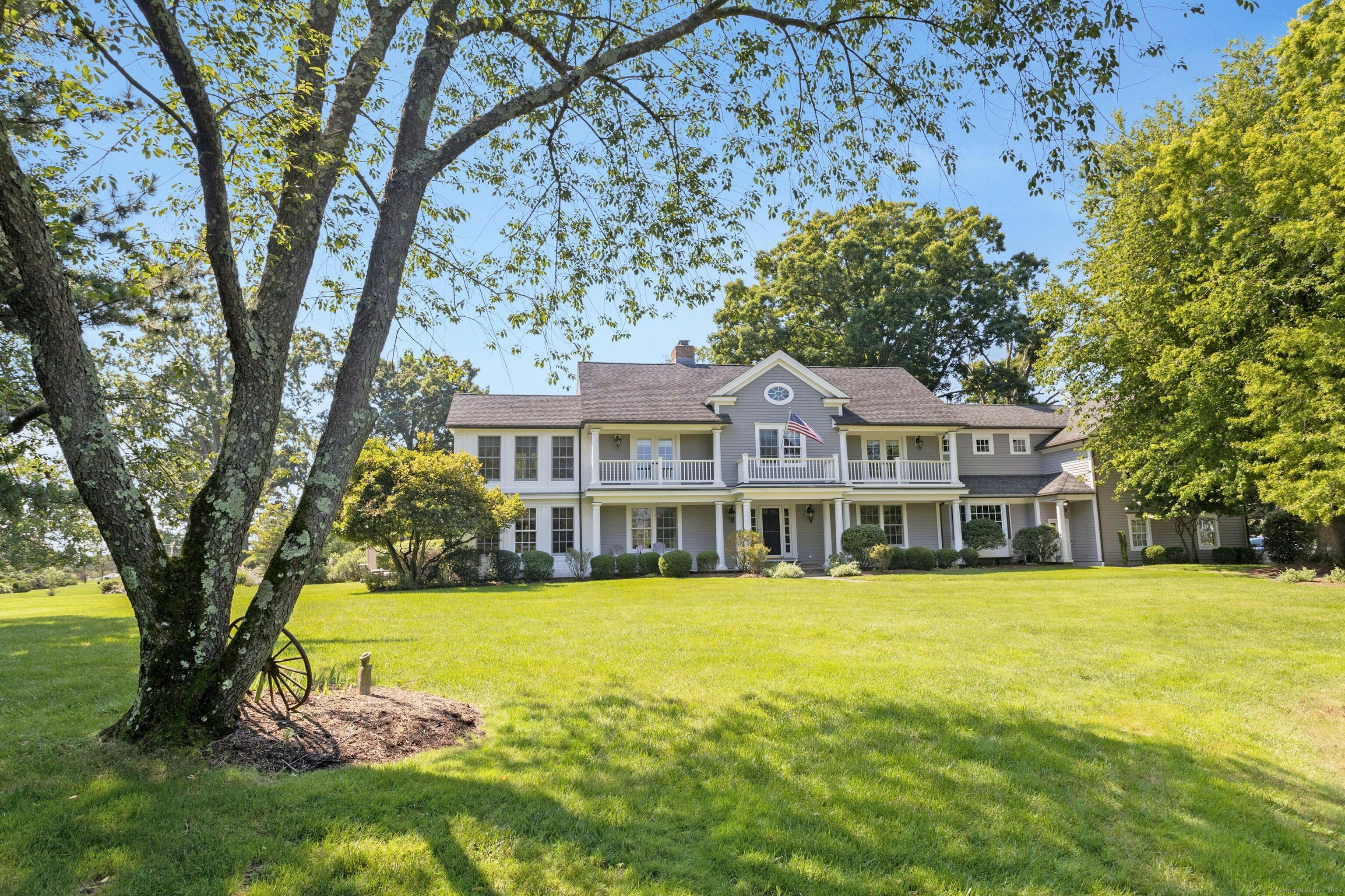 Contentment Island Road, Darien, Connecticut - 5 Bedrooms  
5 Bathrooms  
10 Rooms - 