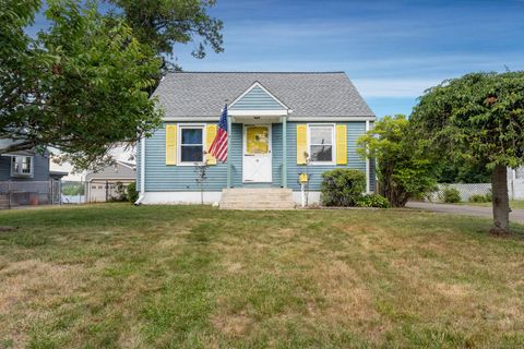 Homes For Sale - 102 Vista Drive<br/> East Haven, CT 06512