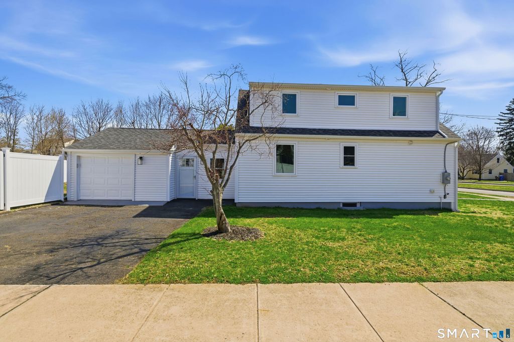 Photo of 21 Deepwood Drive, Manchester, CT 06040 (MLS # 24166485)