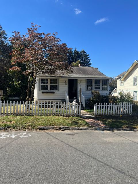 44 Woodlawn Avenue Ansonia CT 06401