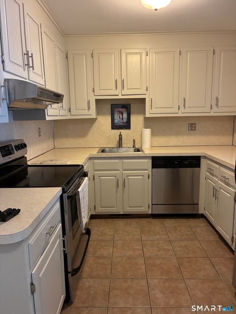 Tiny photo for 462 Glendale Avenue #11, Bridgeport, CT 06606 (MLS # 24166046)