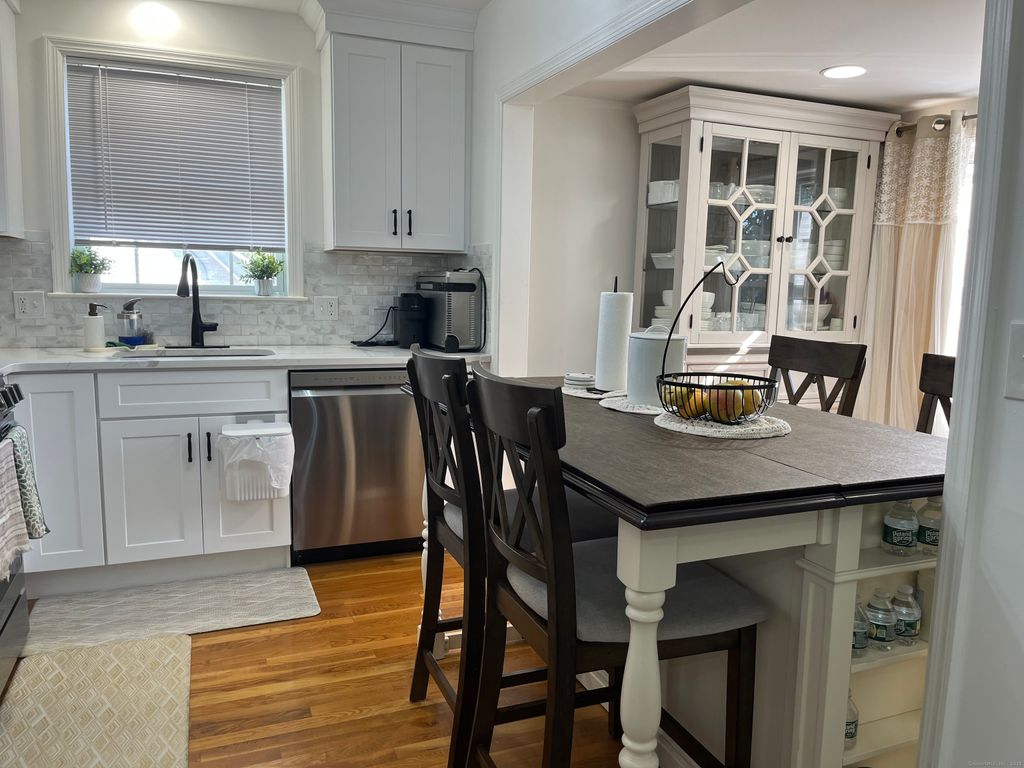 Photo of 42 Givens Avenue, Stamford, CT 06902 (MLS # 24134444)