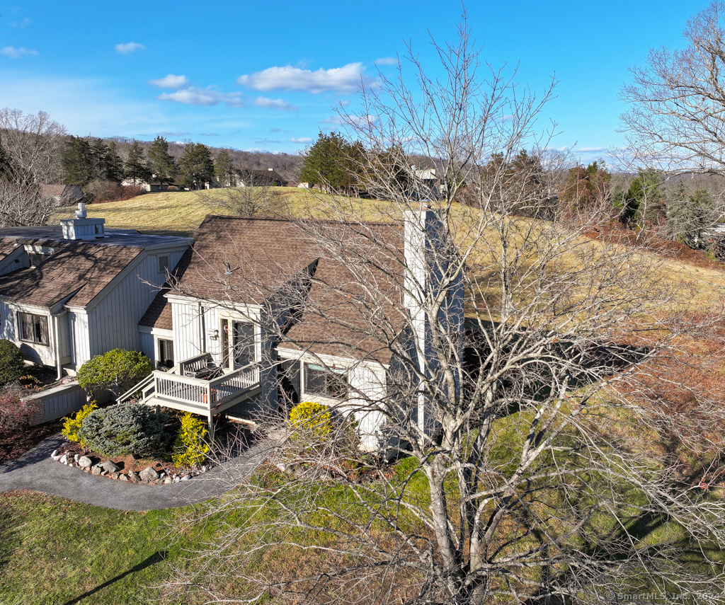 Heritage Village B, Southbury, Connecticut - 2 Bedrooms  
3 Bathrooms  
6 Rooms - 