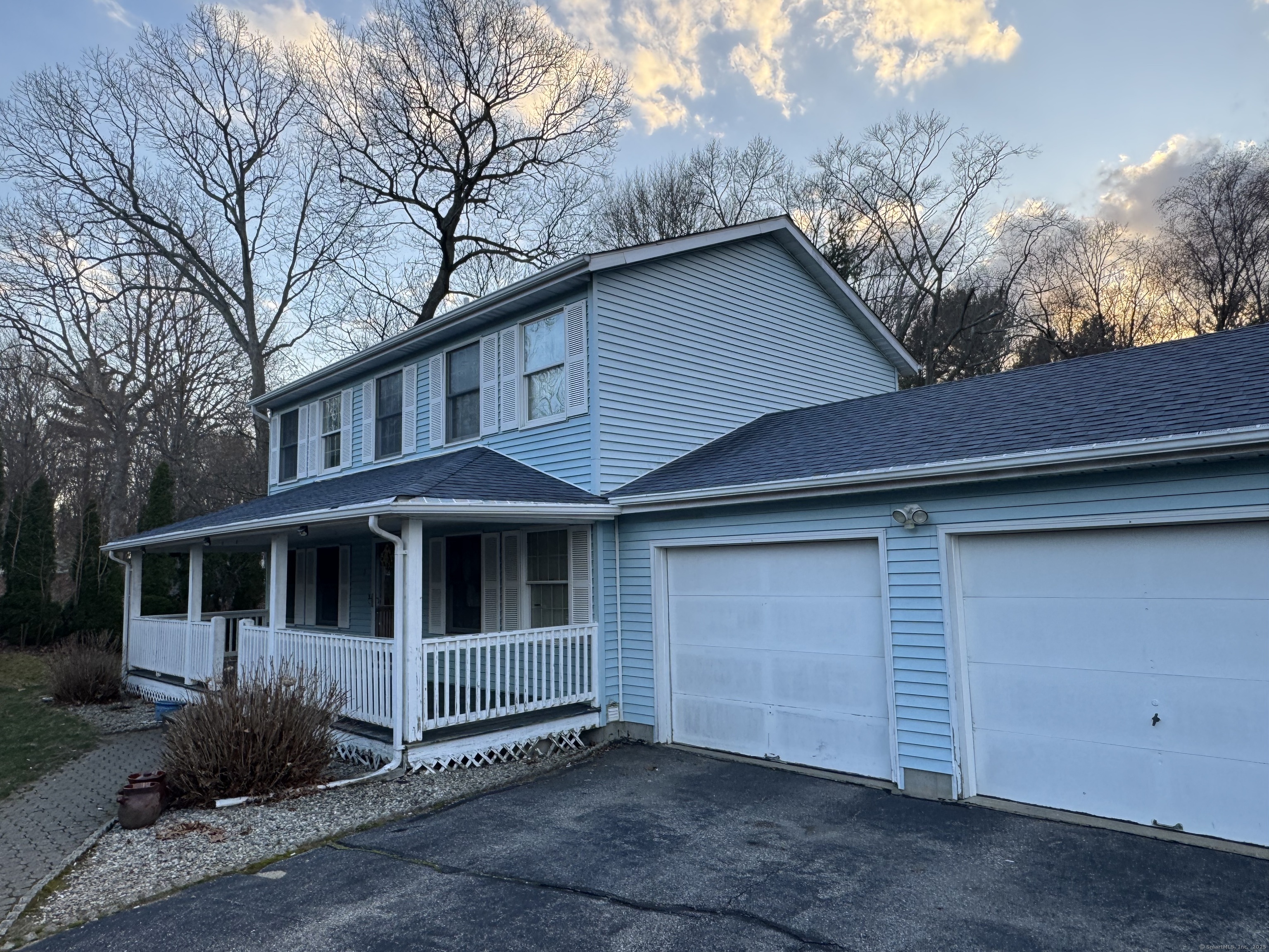 Tory Drive, Montville, Connecticut - 3 Bedrooms  
3 Bathrooms  
6 Rooms - 