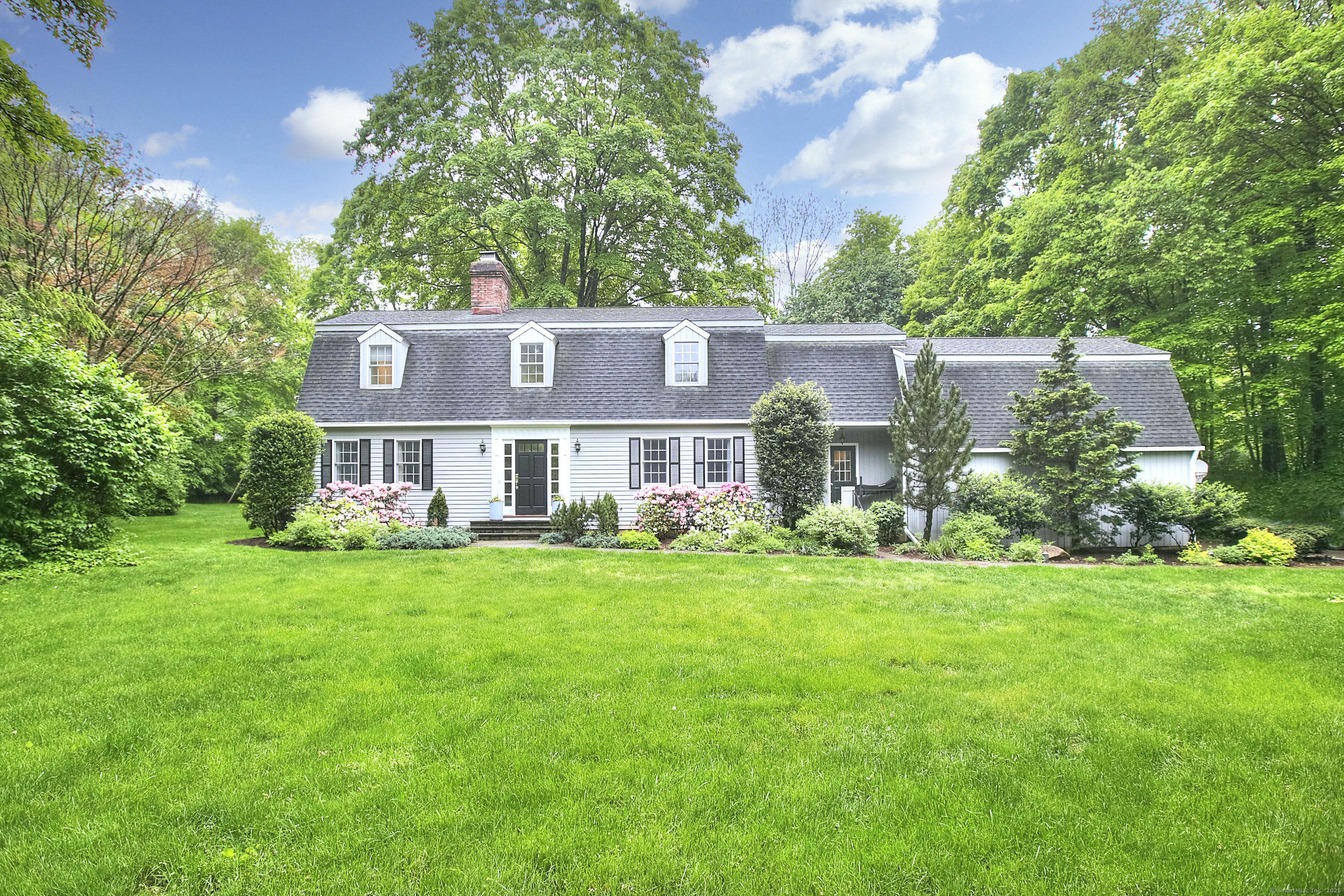 Grumman Hill Road, Wilton, Connecticut - 5 Bedrooms  
4 Bathrooms  
10 Rooms - 