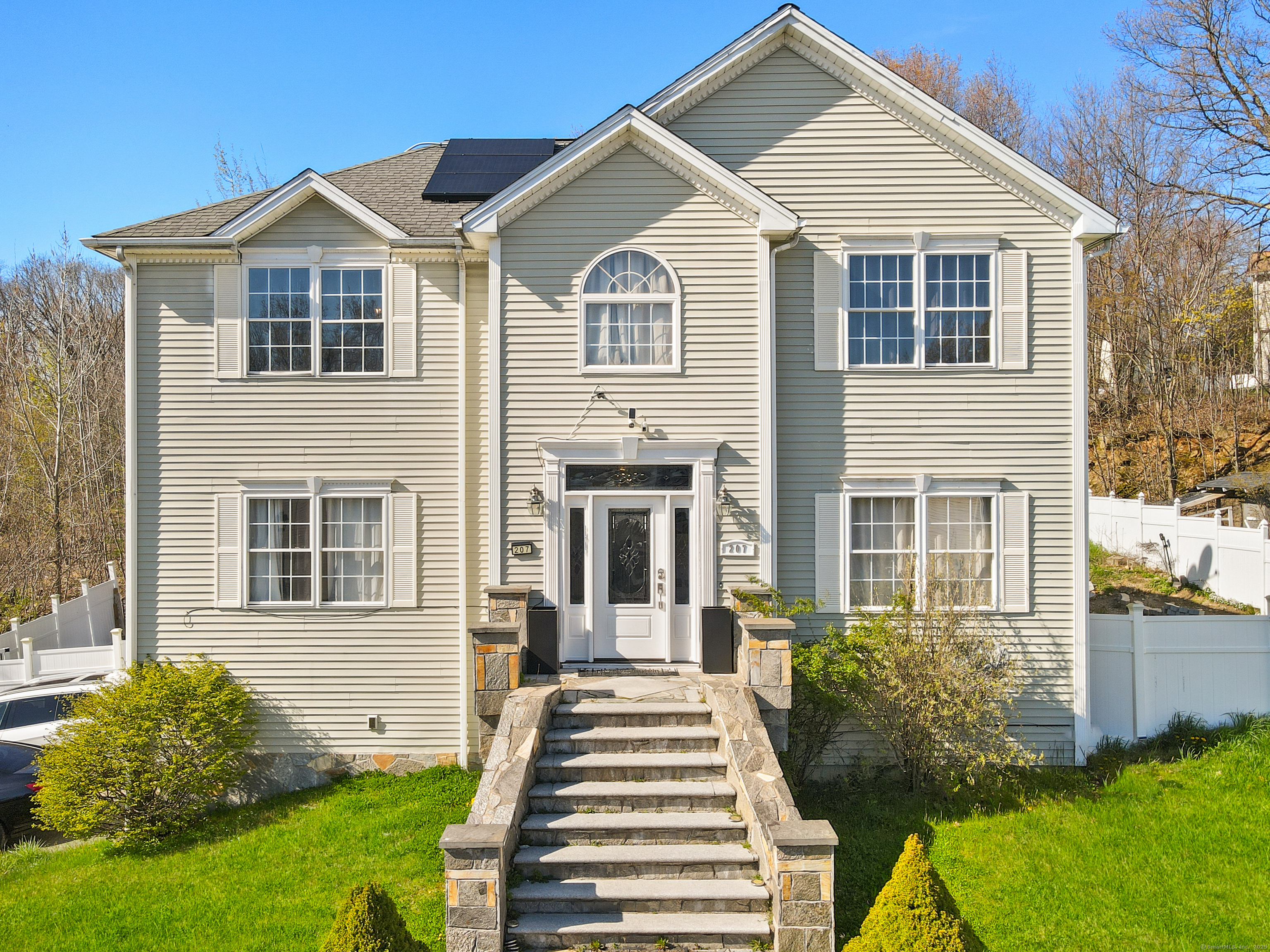 207 Ridgefield Avenue, Waterbury, Connecticut image 1