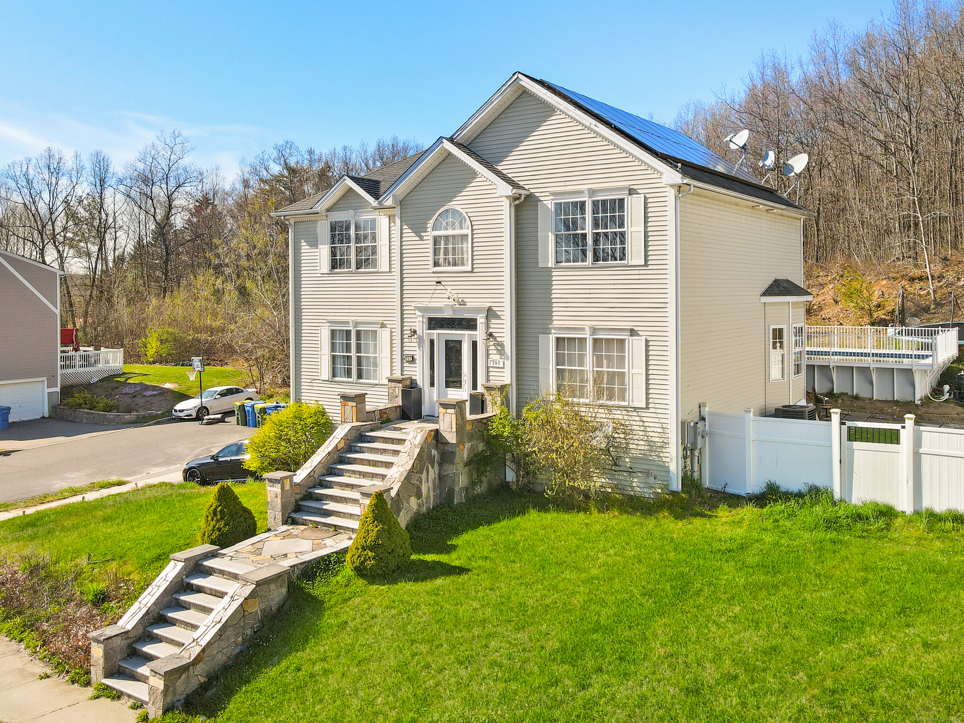 207 Ridgefield Avenue, Waterbury, Connecticut image 2