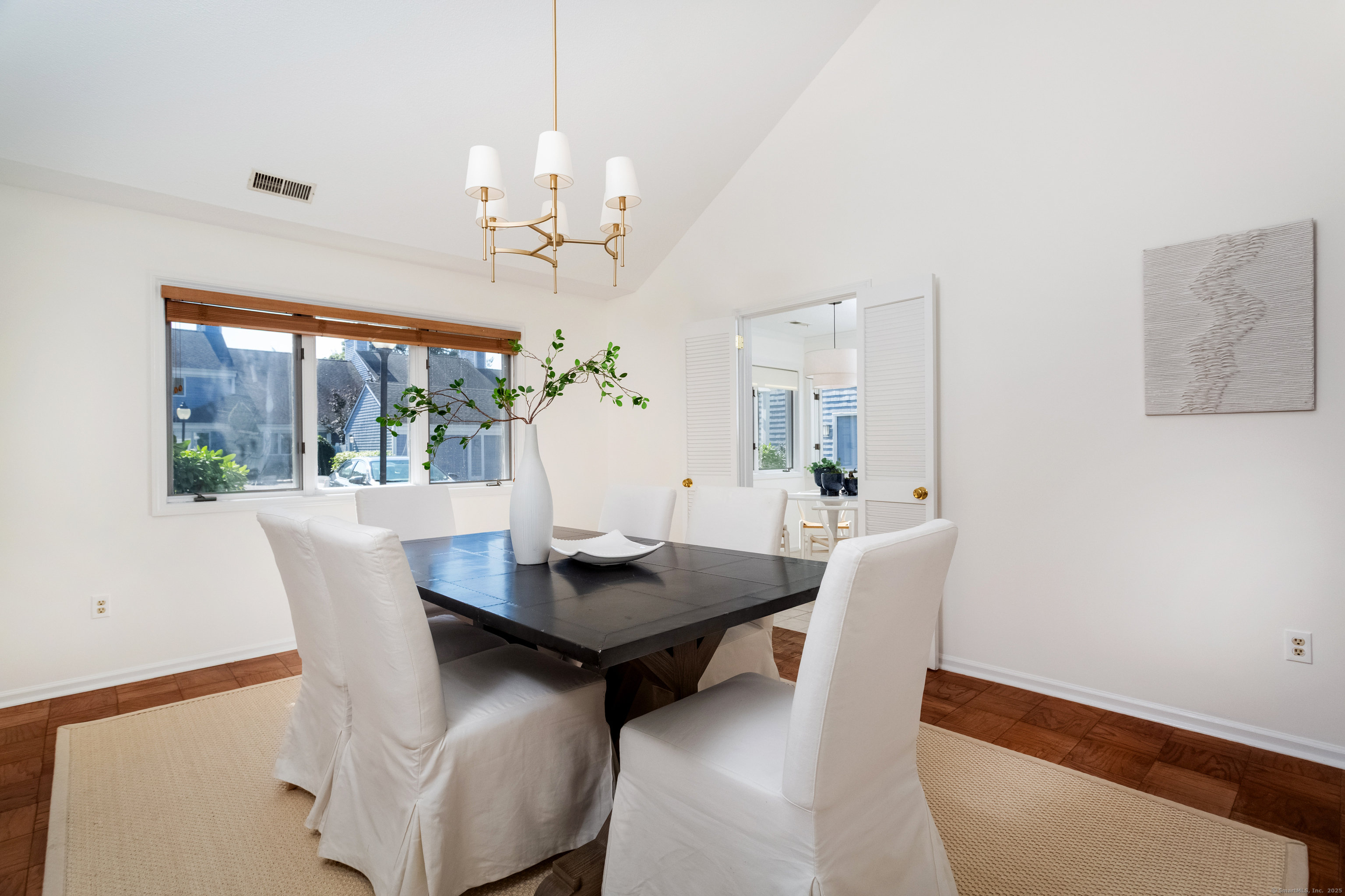 Westport, Connecticut 06880, United States, 2 Bedrooms Bedrooms, ,3 BathroomsBathrooms,Residential,Active,210564