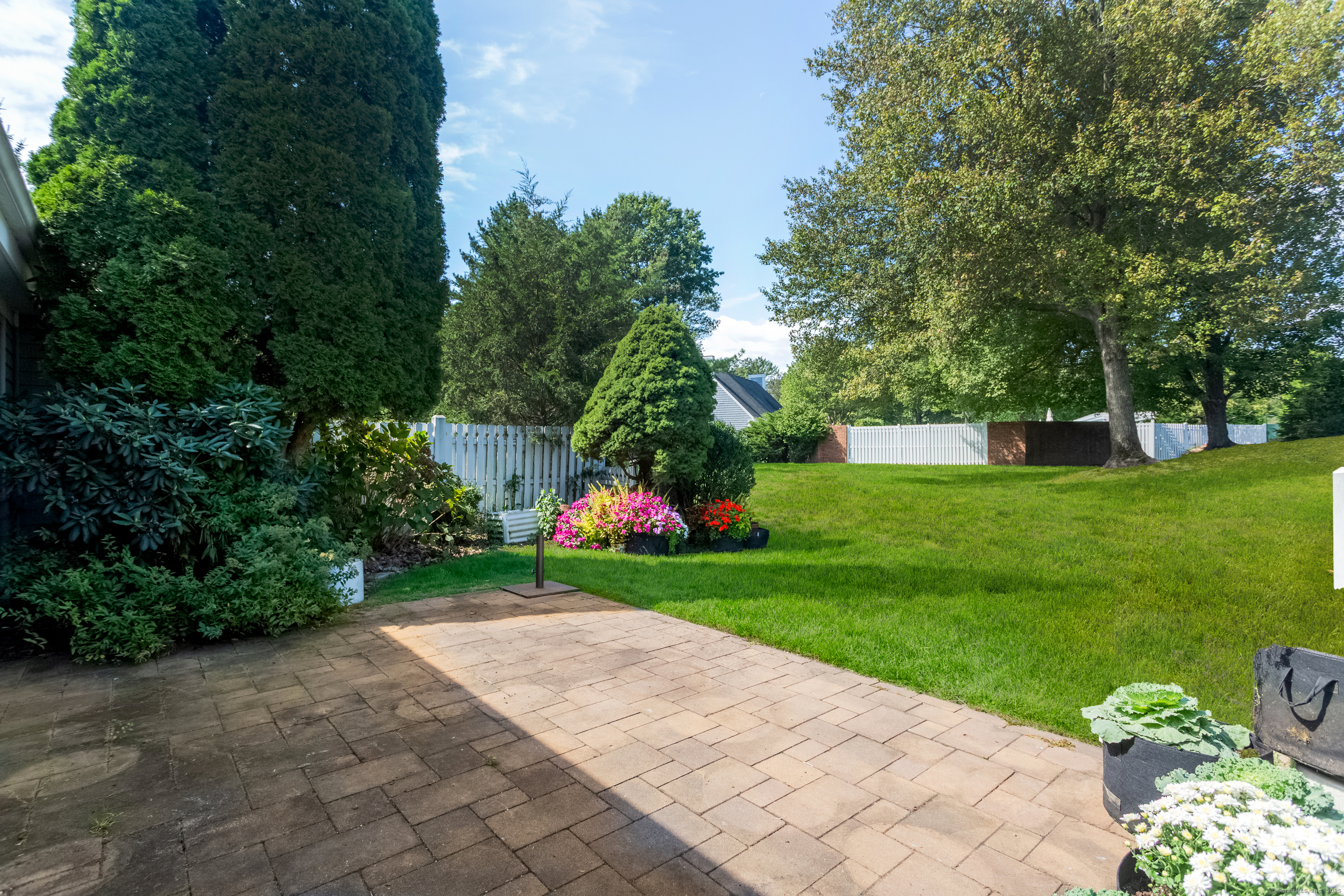 Westport, Connecticut 06880, United States, 2 Bedrooms Bedrooms, ,3 BathroomsBathrooms,Residential,Active,210564