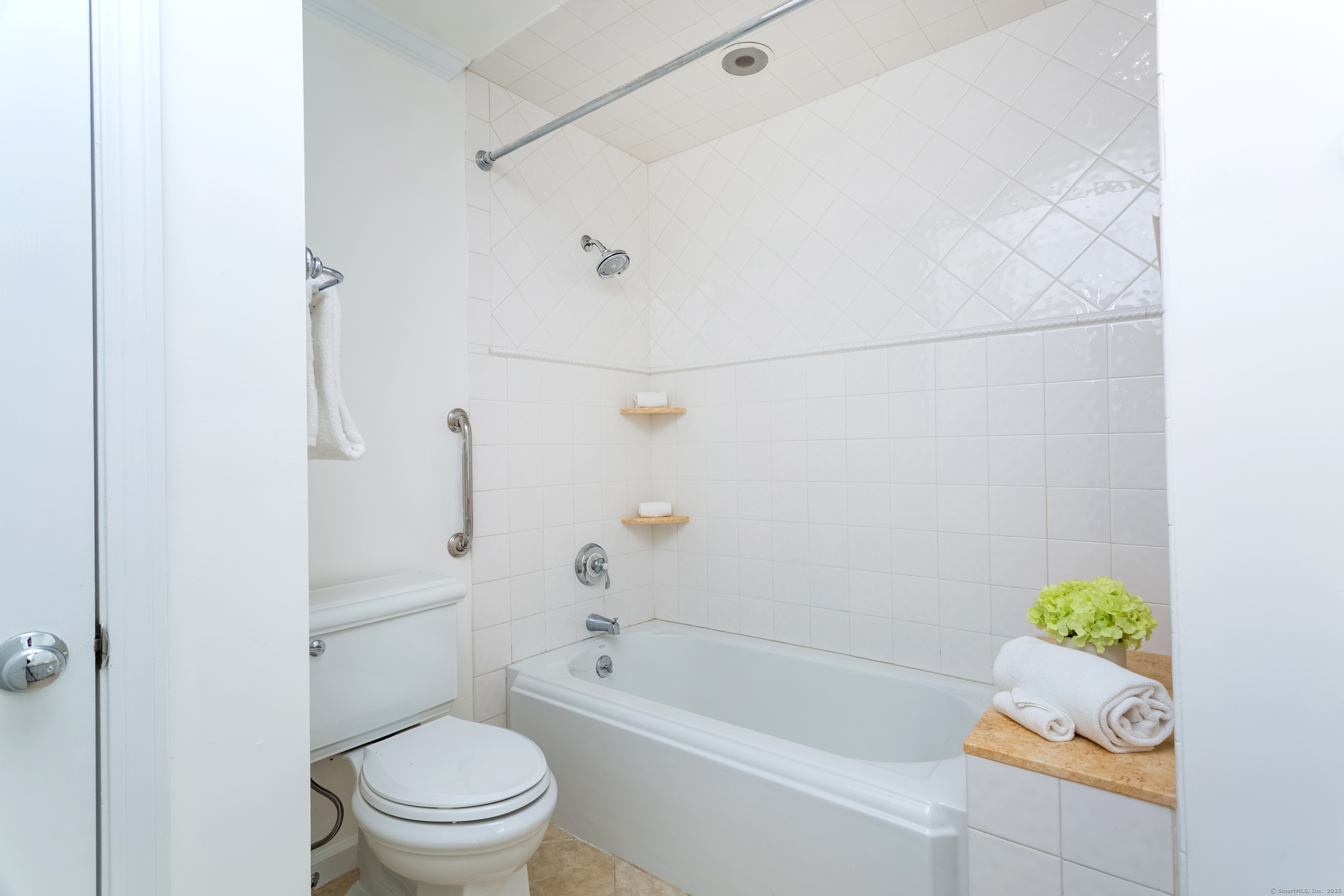 Westport, Connecticut 06880, United States, 2 Bedrooms Bedrooms, ,3 BathroomsBathrooms,Residential,Active,210564