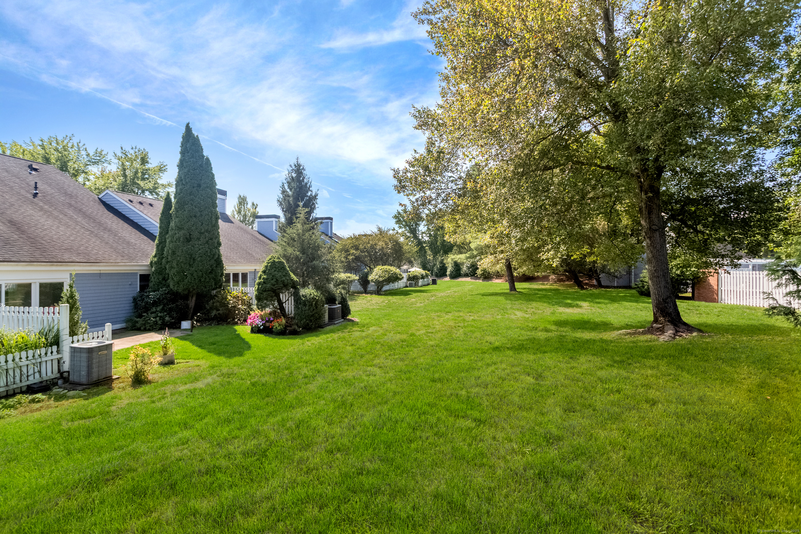 Westport, Connecticut 06880, United States, 2 Bedrooms Bedrooms, ,3 BathroomsBathrooms,Residential,Active,210564