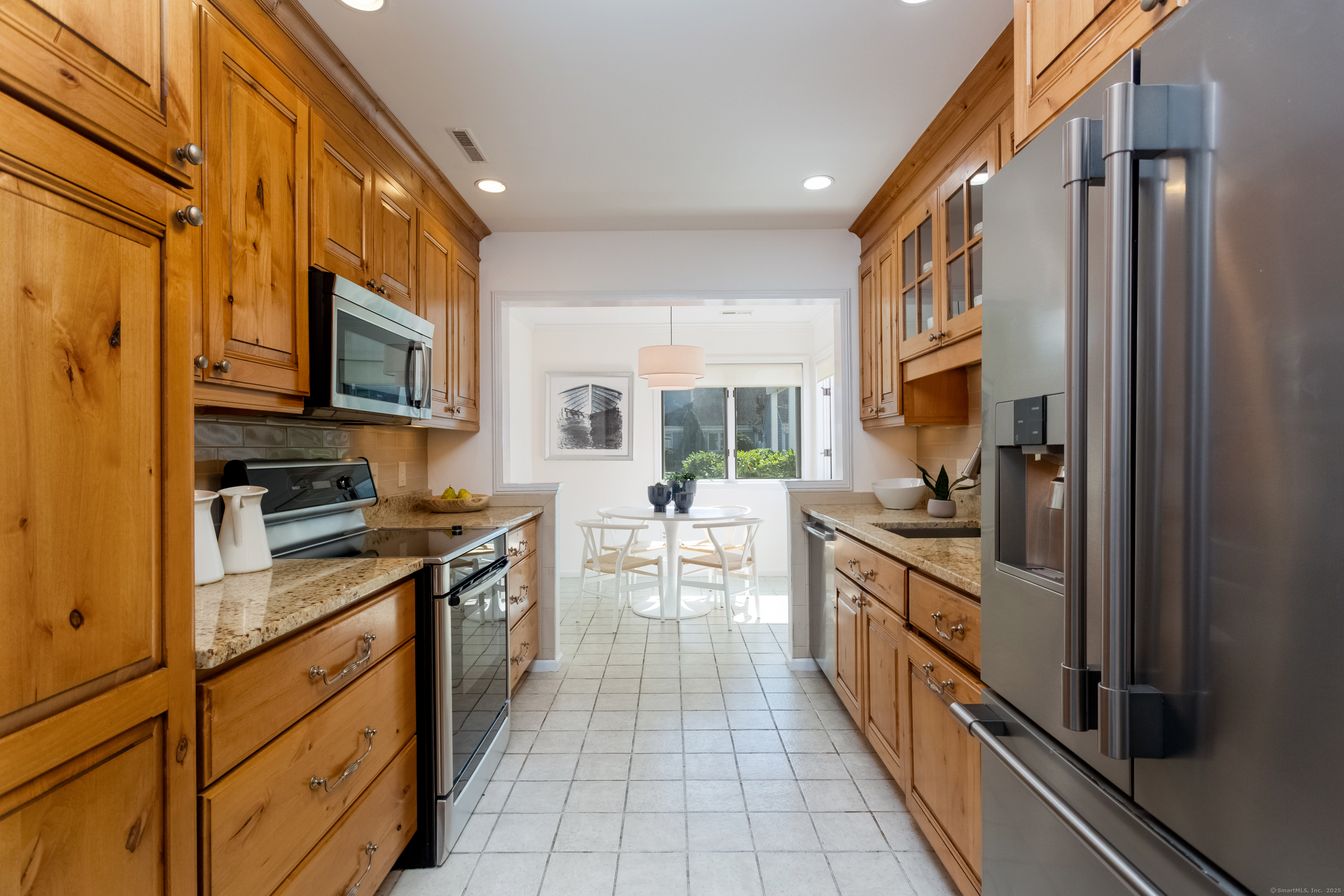 Westport, Connecticut 06880, United States, 2 Bedrooms Bedrooms, ,3 BathroomsBathrooms,Residential,Active,210564