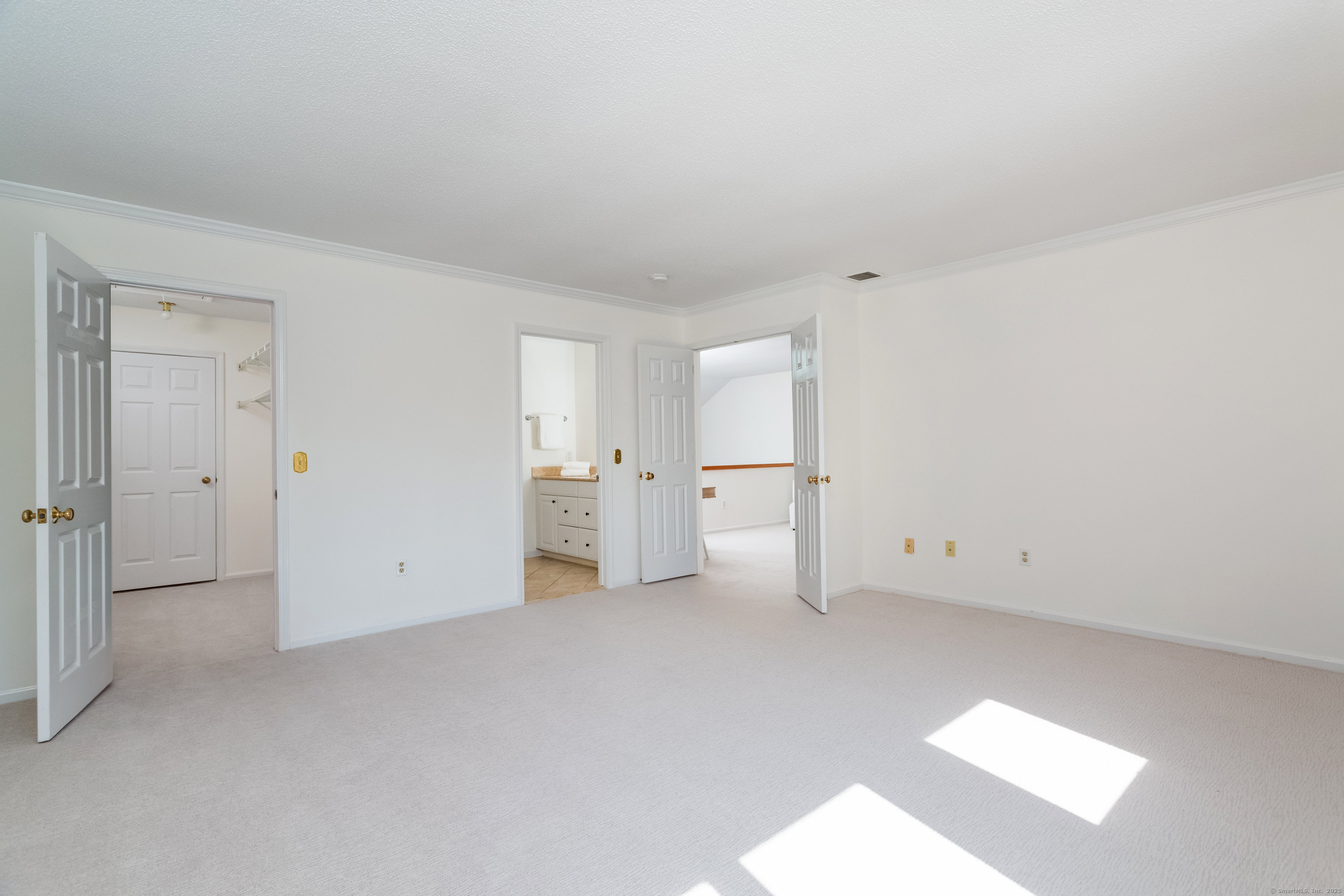 Westport, Connecticut 06880, United States, 2 Bedrooms Bedrooms, ,3 BathroomsBathrooms,Residential,Active,210564