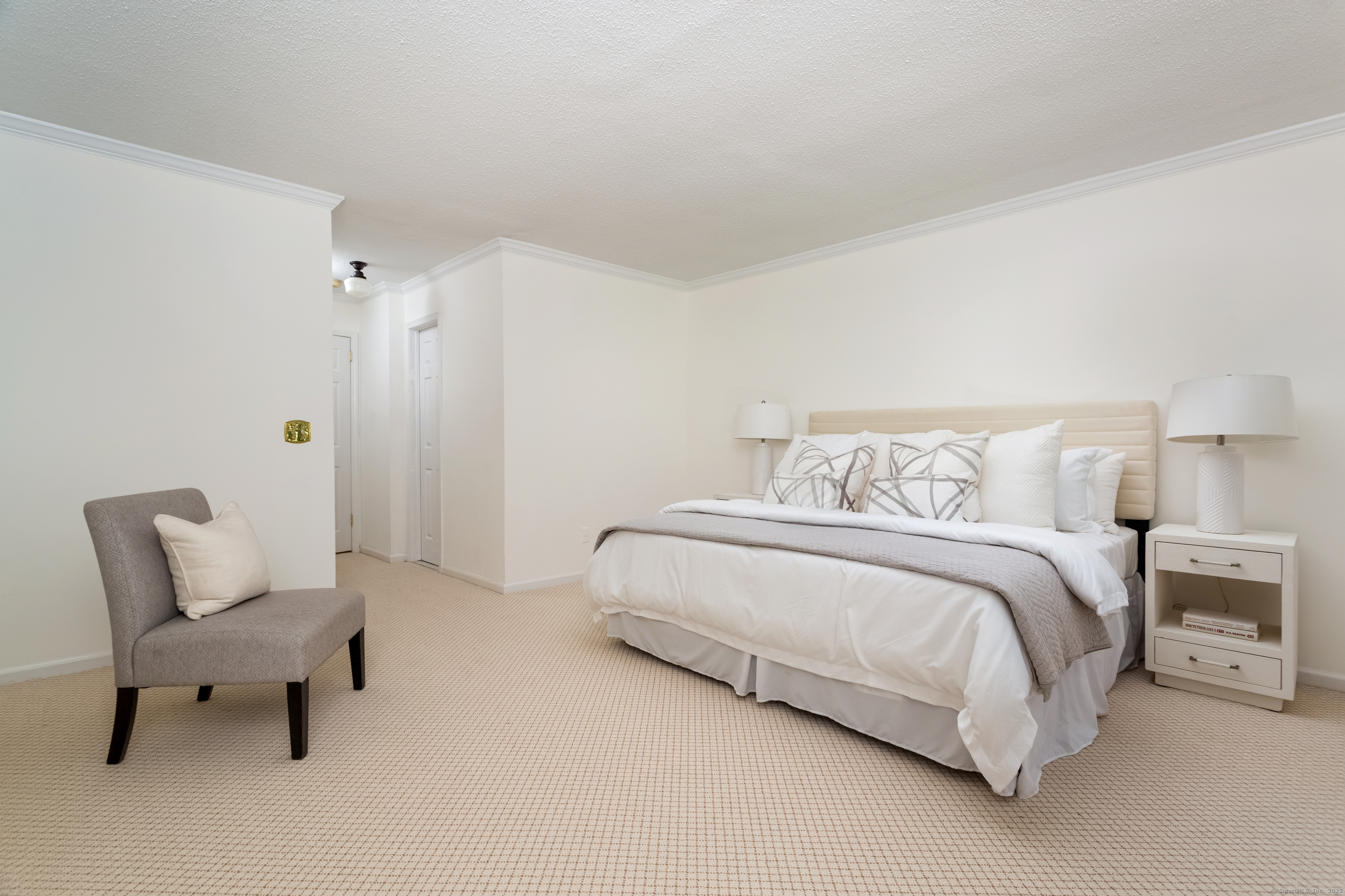 Westport, Connecticut 06880, United States, 2 Bedrooms Bedrooms, ,3 BathroomsBathrooms,Residential,Active,210564