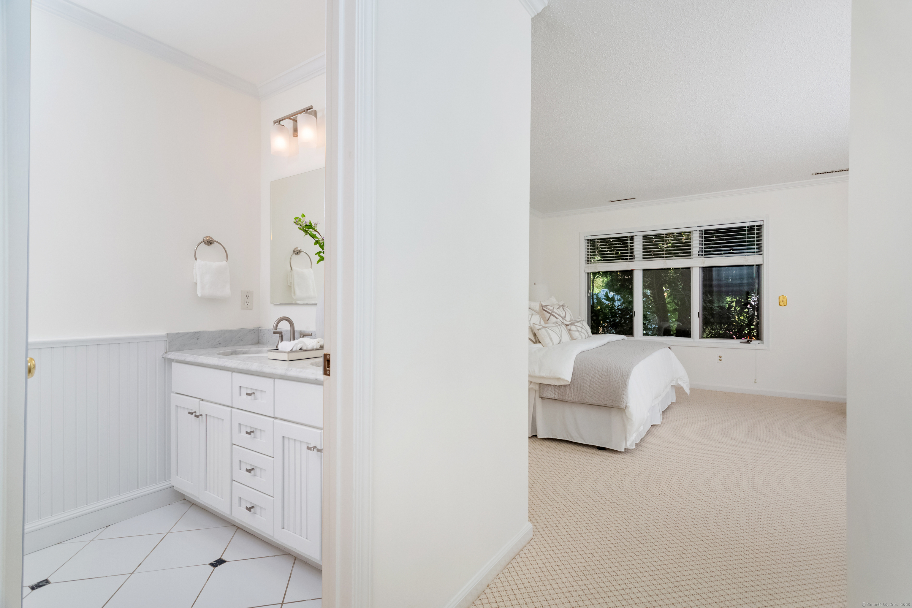 Westport, Connecticut 06880, United States, 2 Bedrooms Bedrooms, ,3 BathroomsBathrooms,Residential,Active,210564