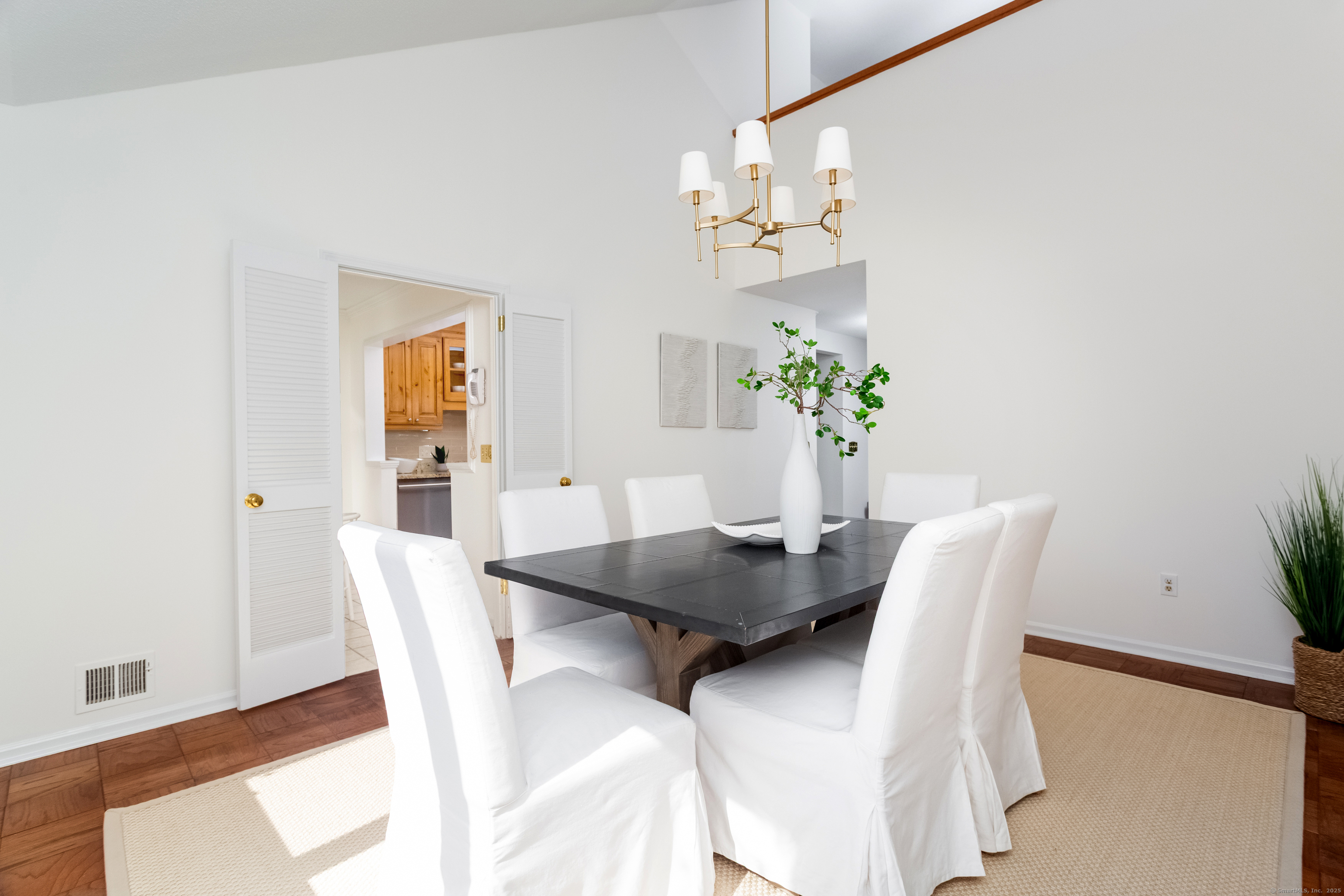 Westport, Connecticut 06880, United States, 2 Bedrooms Bedrooms, ,3 BathroomsBathrooms,Residential,Active,210564