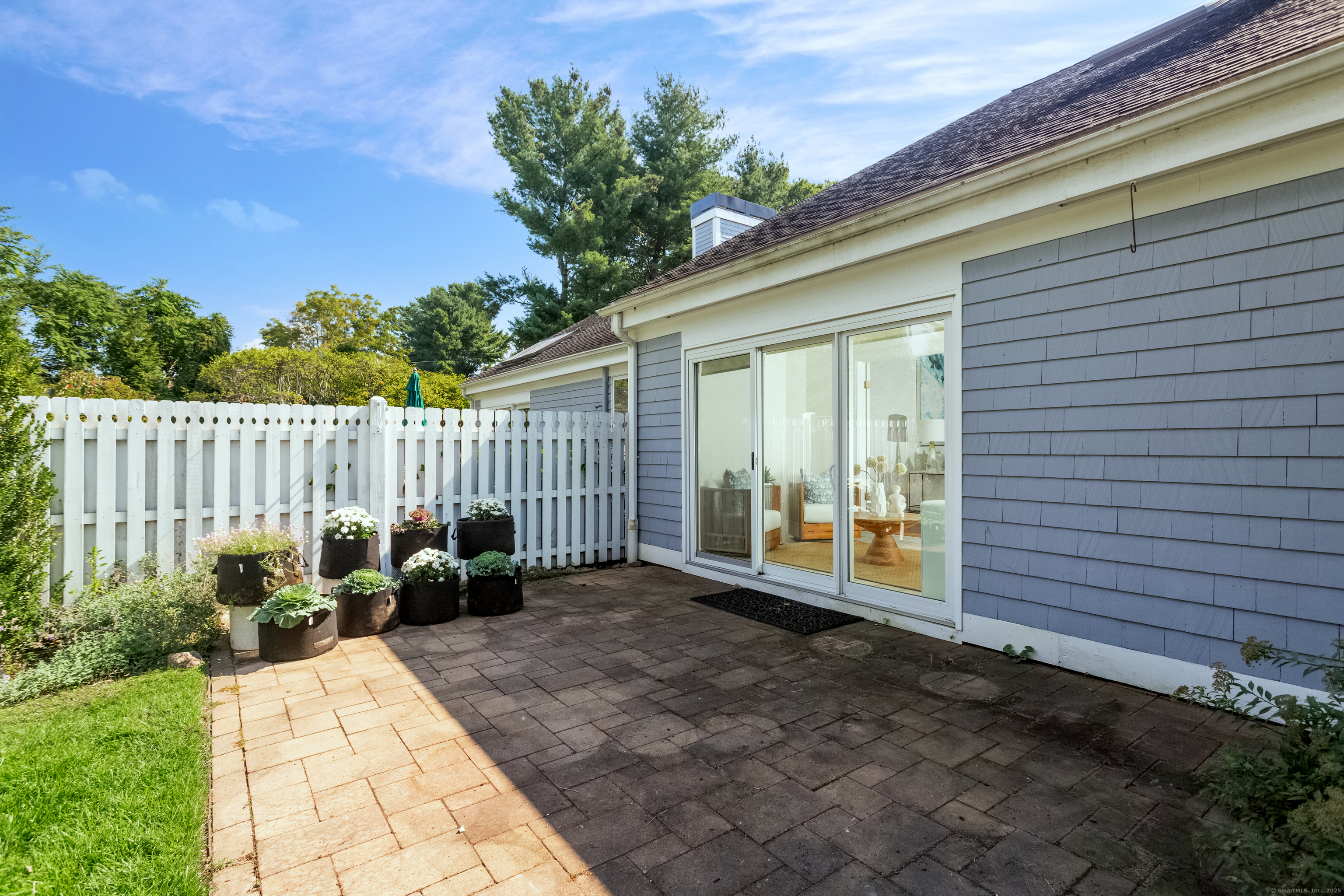 Westport, Connecticut 06880, United States, 2 Bedrooms Bedrooms, ,3 BathroomsBathrooms,Residential,Active,210564