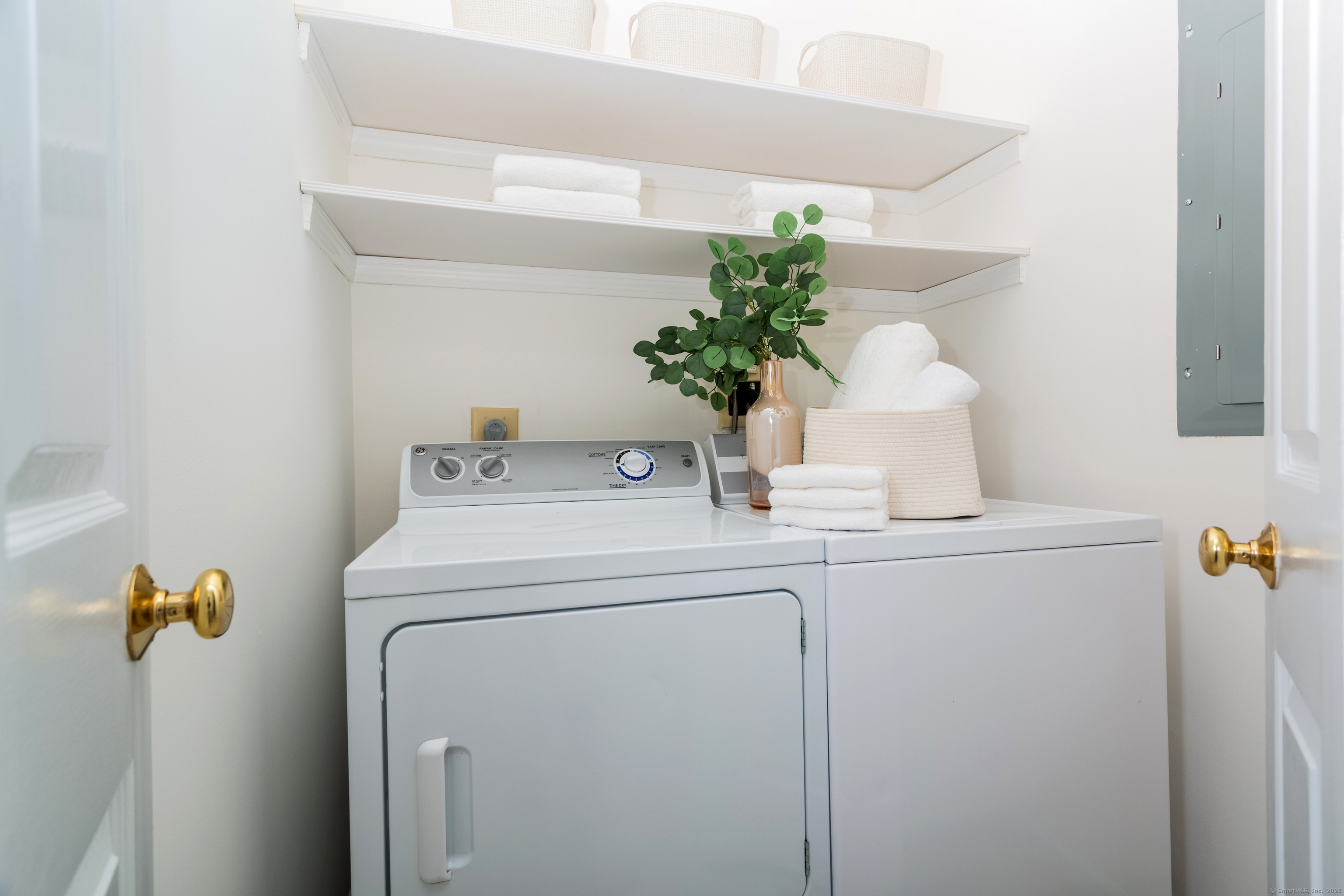 Westport, Connecticut 06880, United States, 2 Bedrooms Bedrooms, ,3 BathroomsBathrooms,Residential,Active,210564